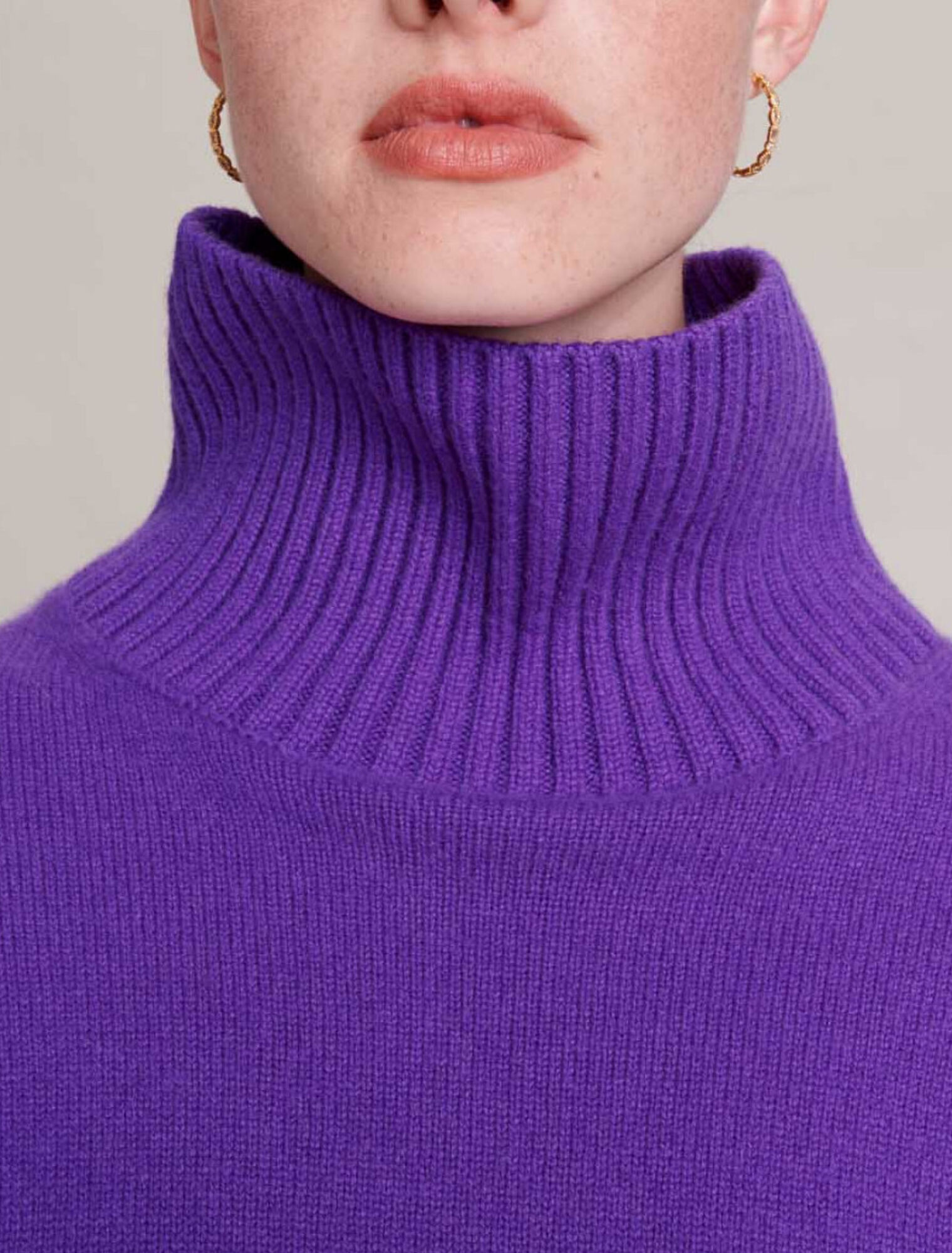 High neck cashmere sweater