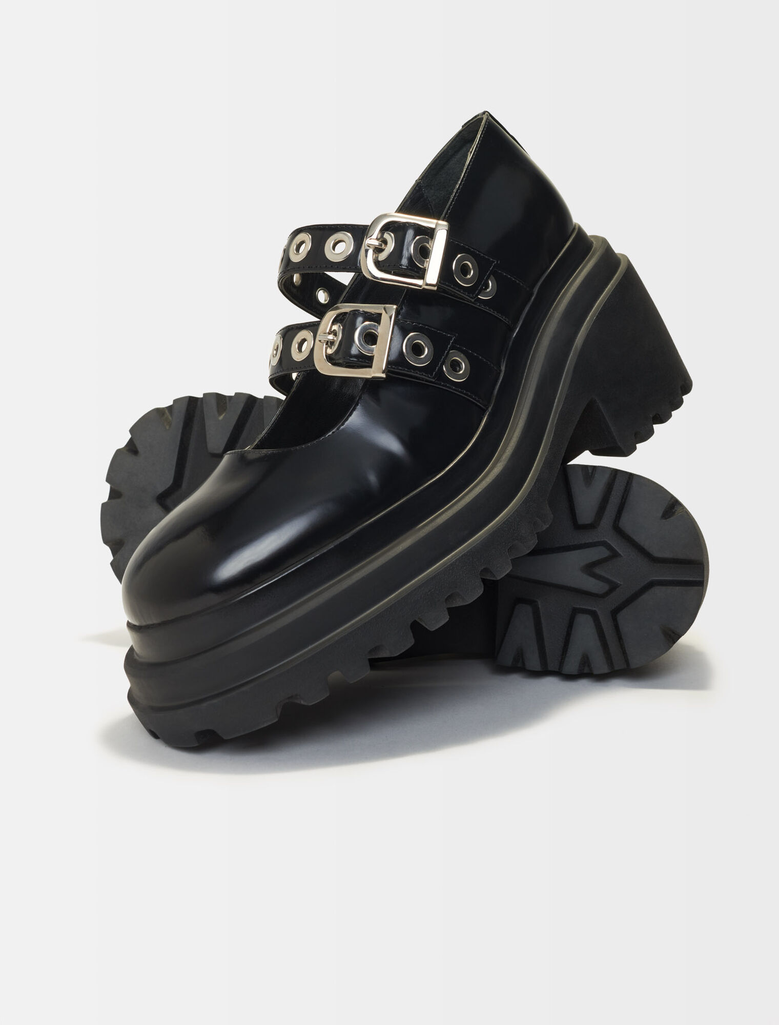 Platform babies with silver eyelets