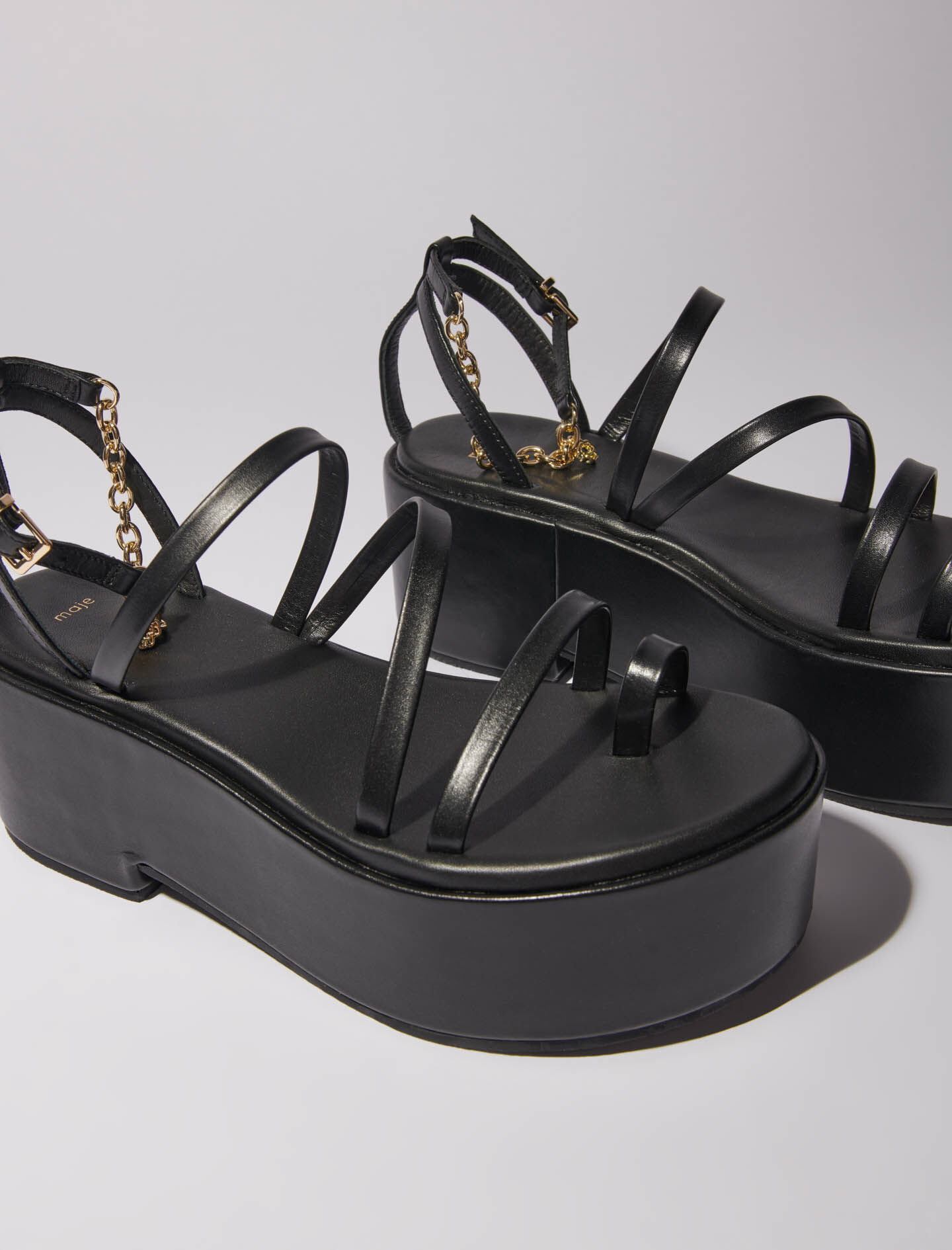 MAJE レザー チェーン付き プラットフォームサンダル Leather platform sandals Black / Gray For Women | Maje