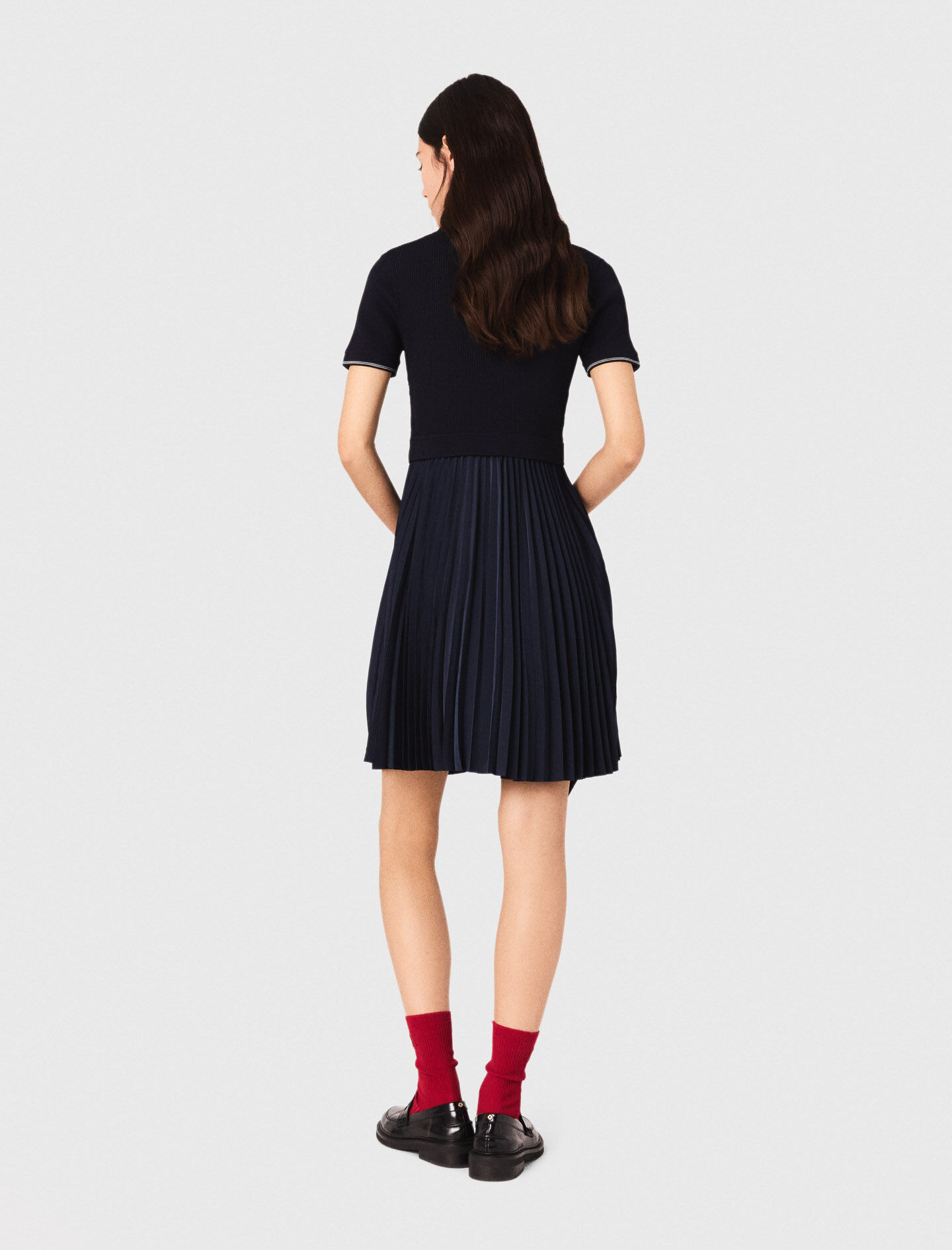 もっぴ　Polo Pleated Mini Dress ALINA PLEATED KNIT FIT AND FLARE MINI DRESS – AKIRA