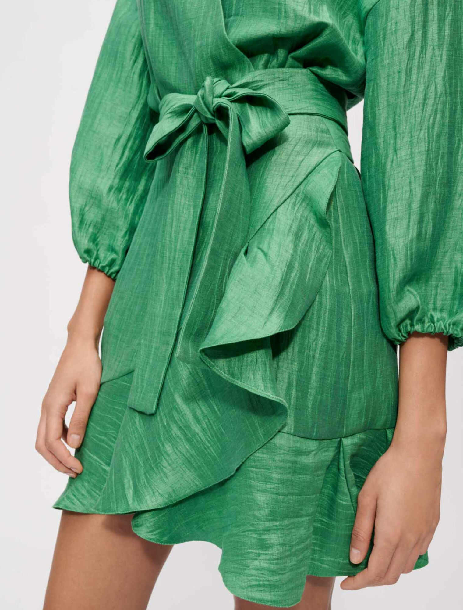 Wrap dress with tie