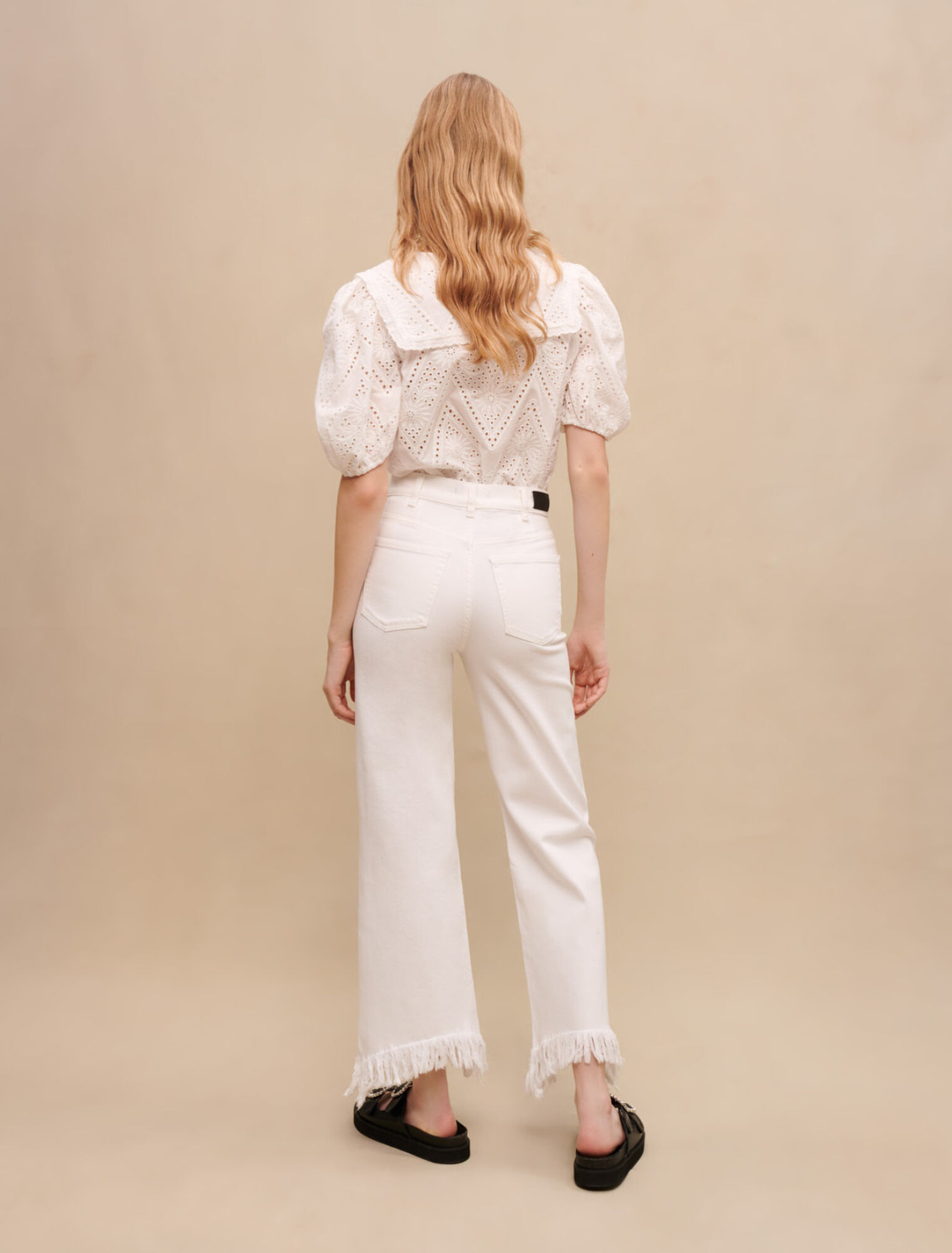 Straight-leg jeans, ripped at bottom