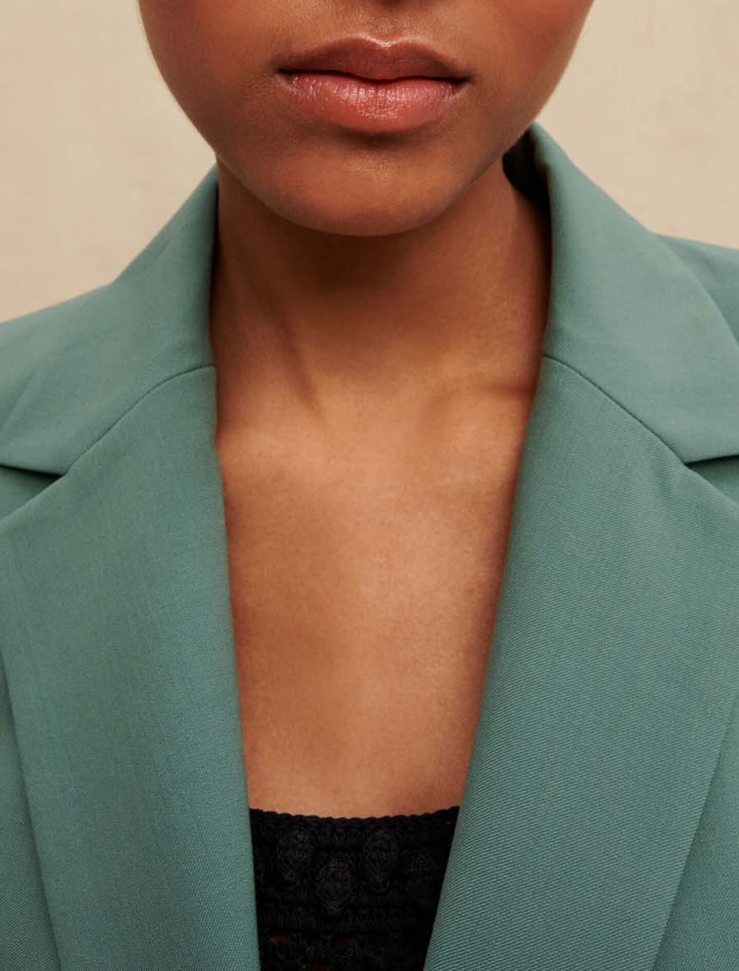 ジャケット・アウター short length tailored jacket Tailored jacket with chain belt Green For Women | Maje