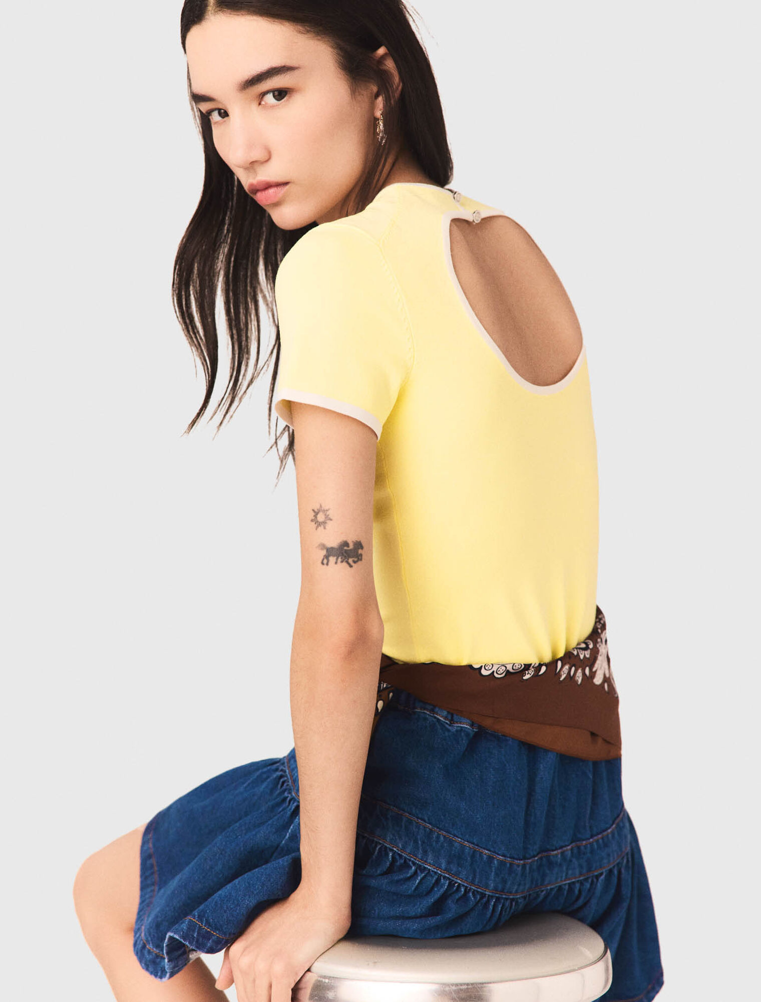 Round back cut-out sweater