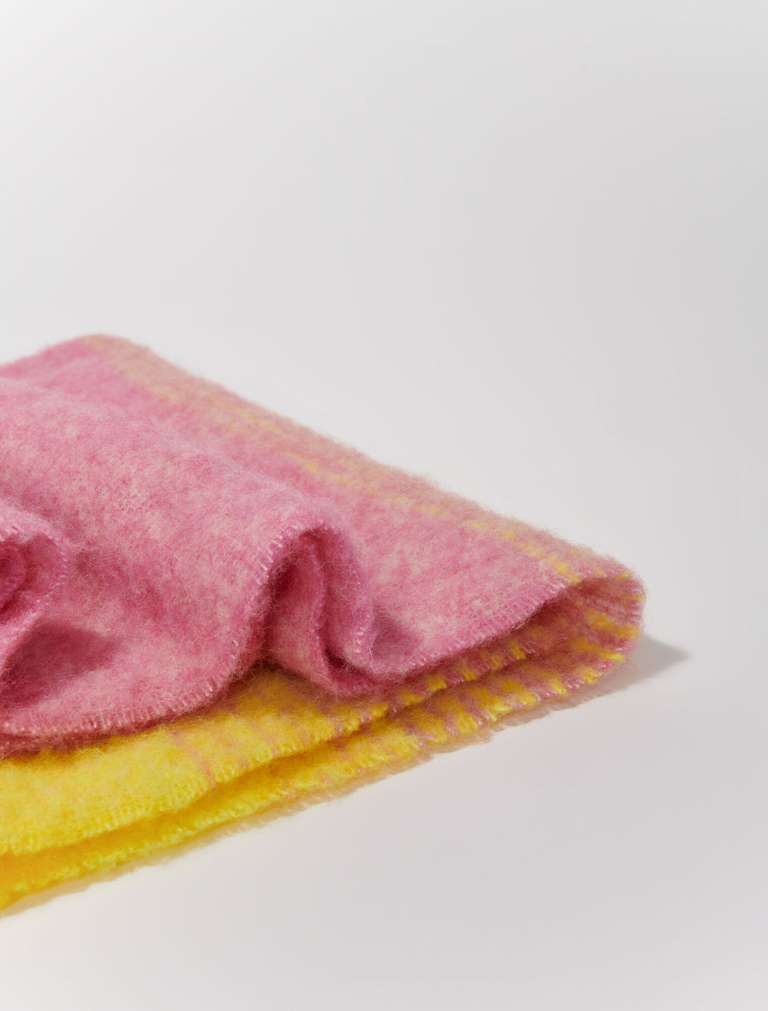 Two-tone scarf