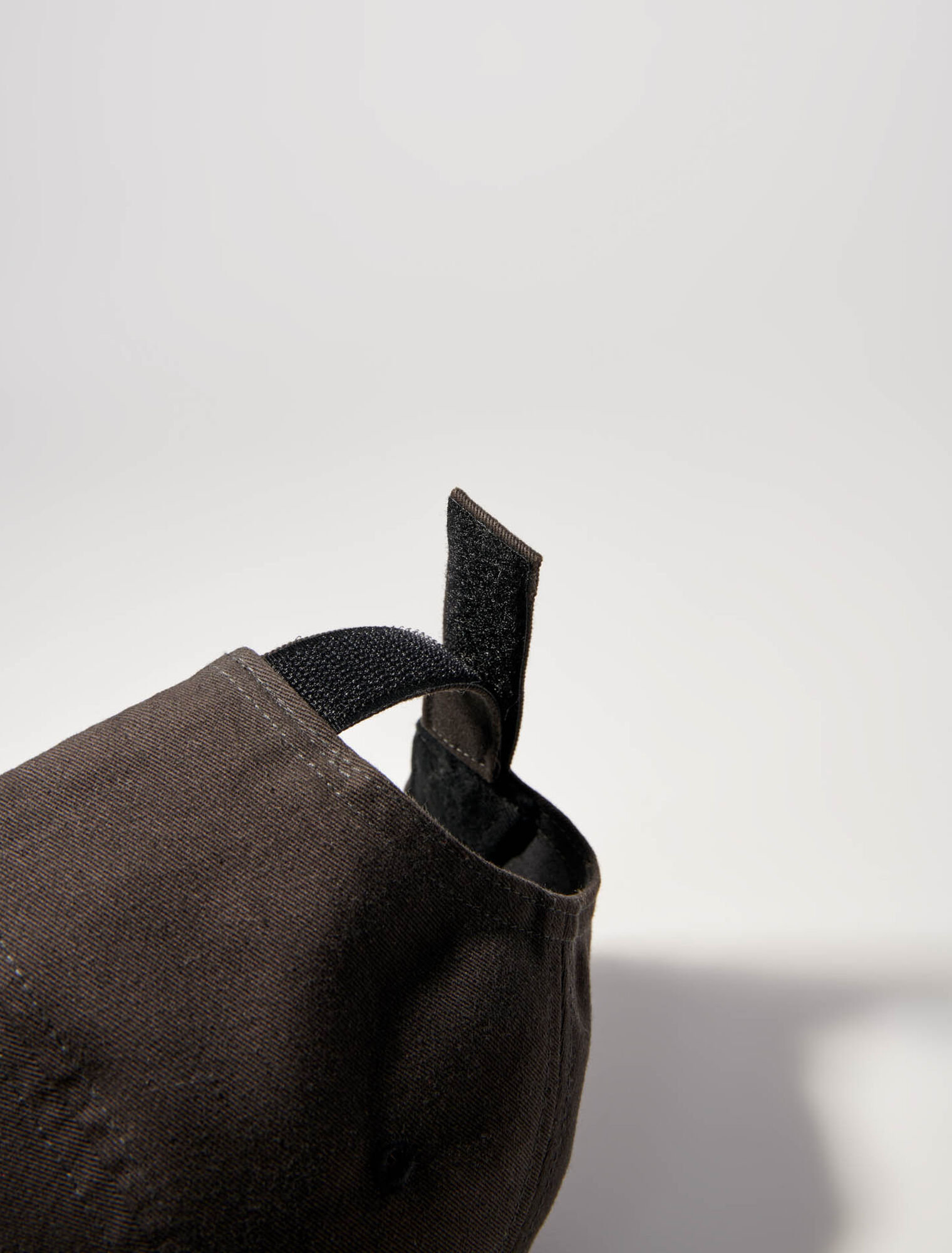 Cotton cap with Clover logo