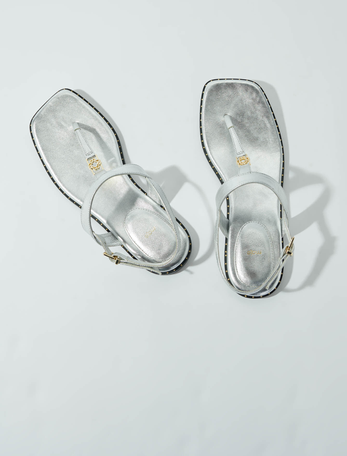 Leather sandals with silver straps