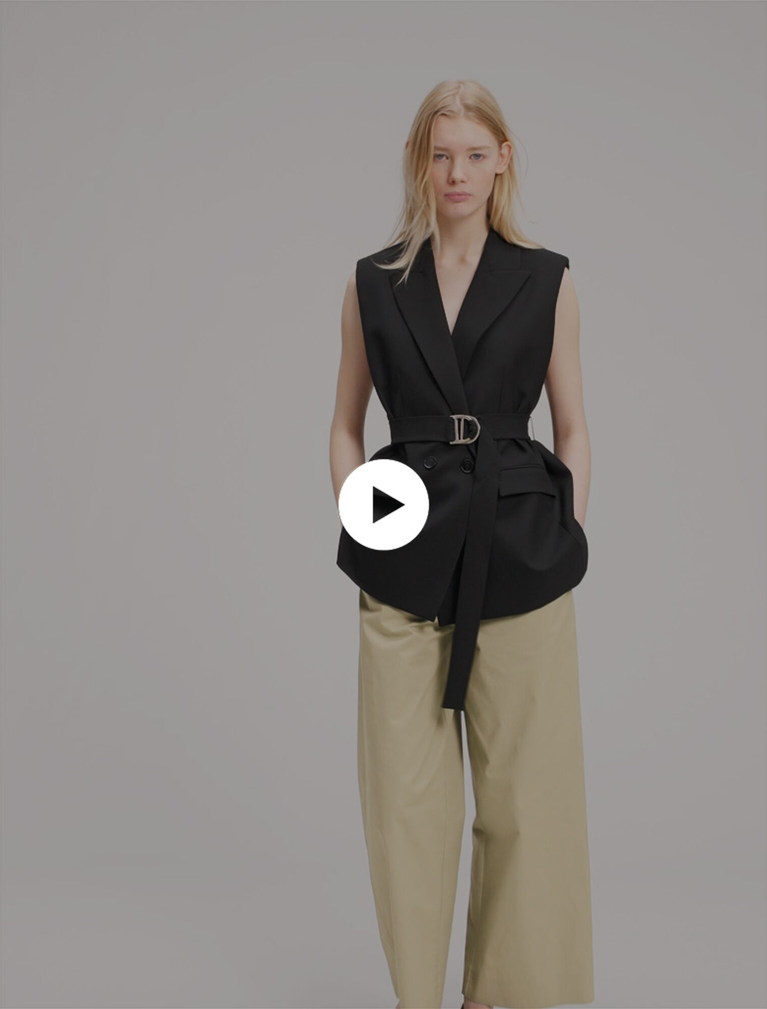 Sleeveless suit jacket