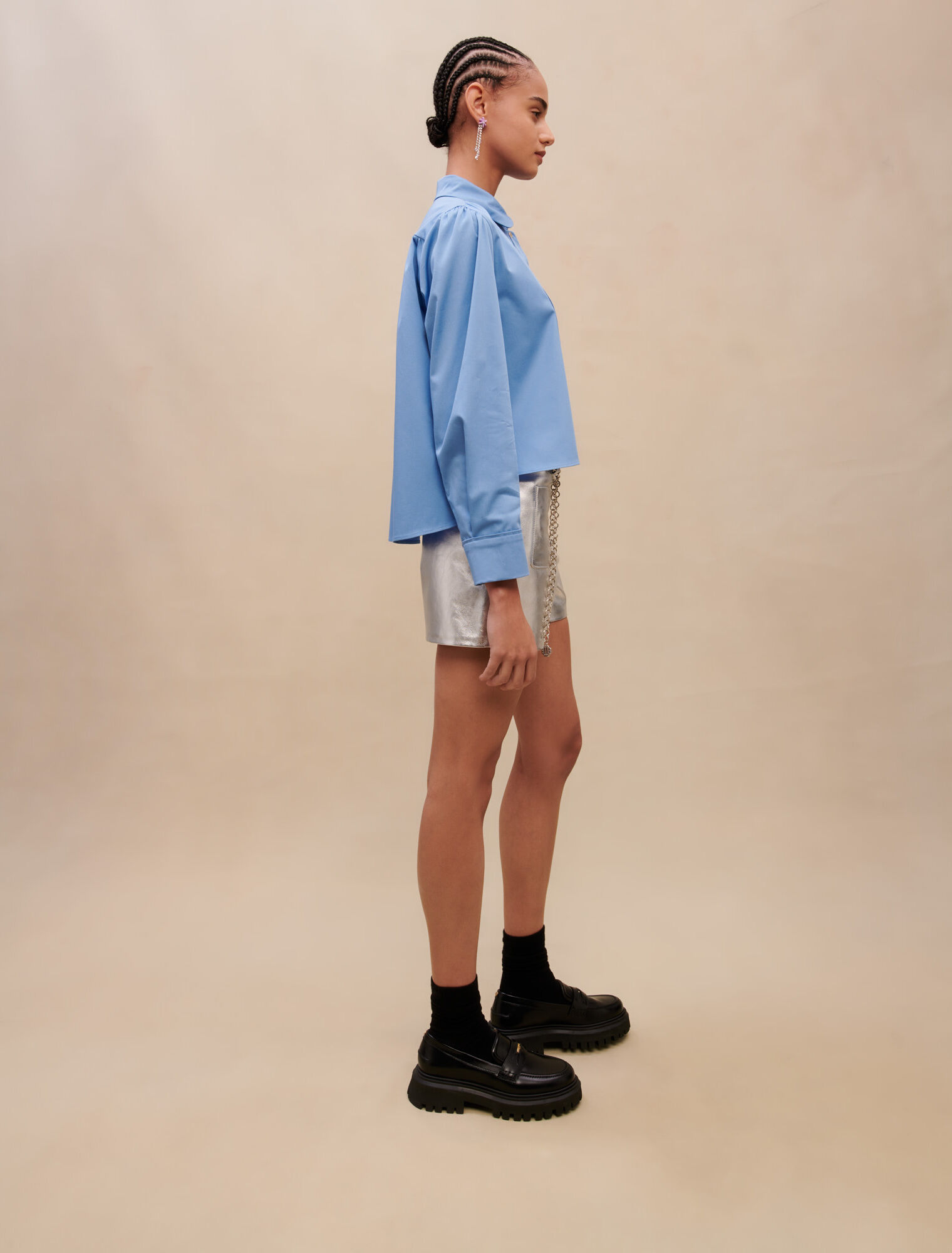 Cropped blue shirt