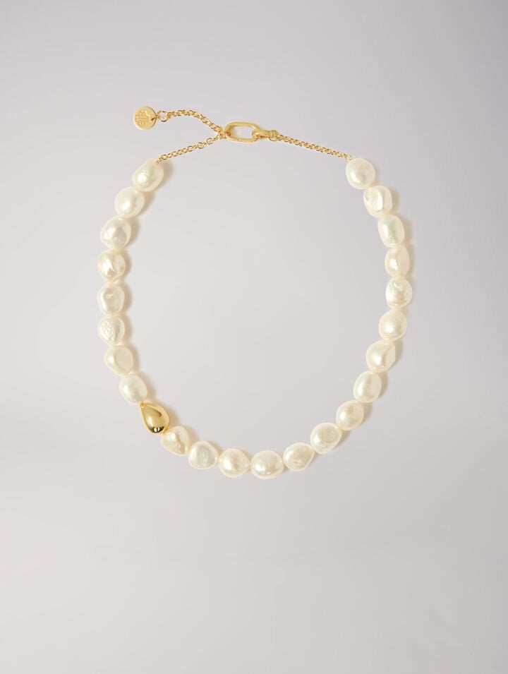 Pearl necklace with metal details