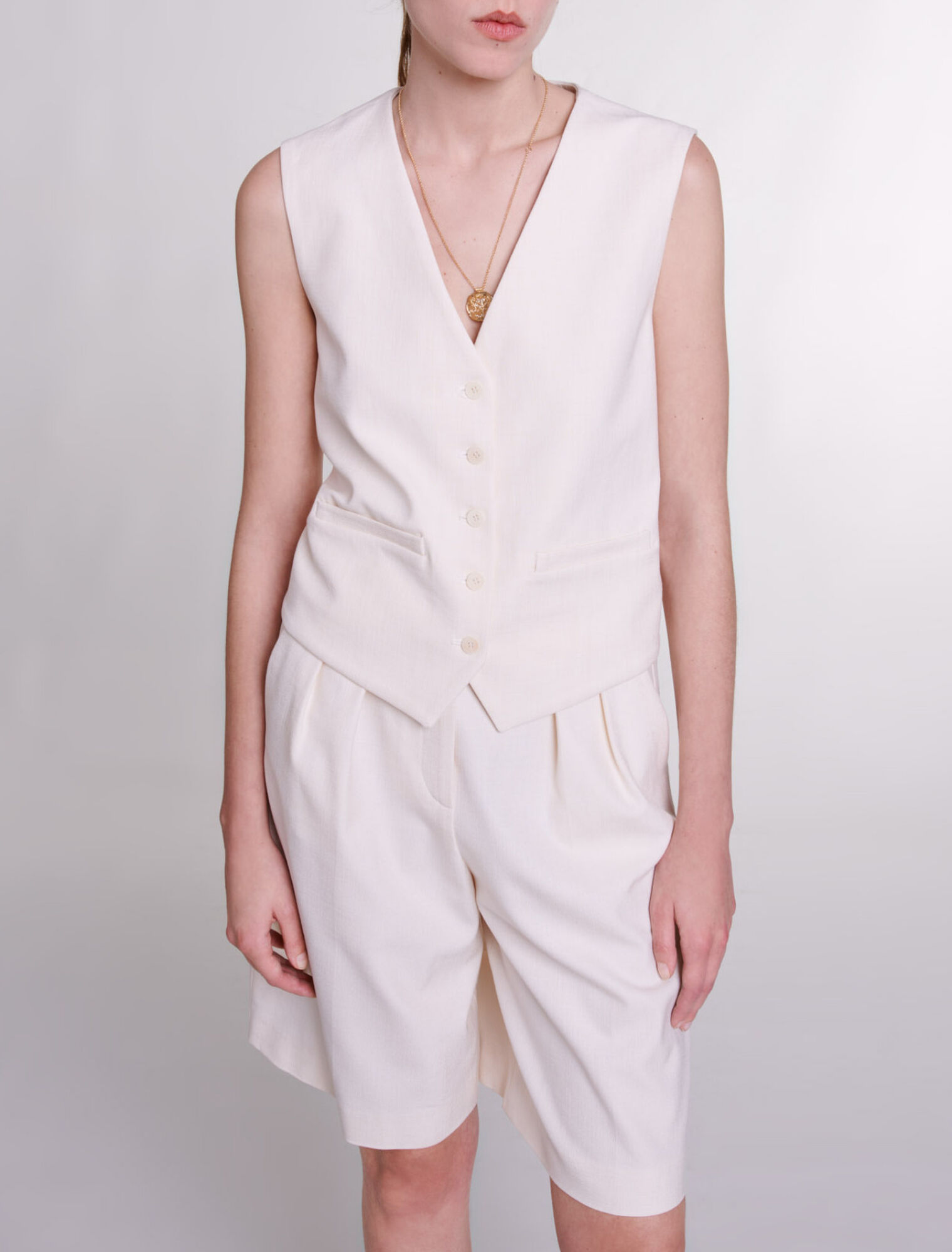 Pleated Bermuda shorts