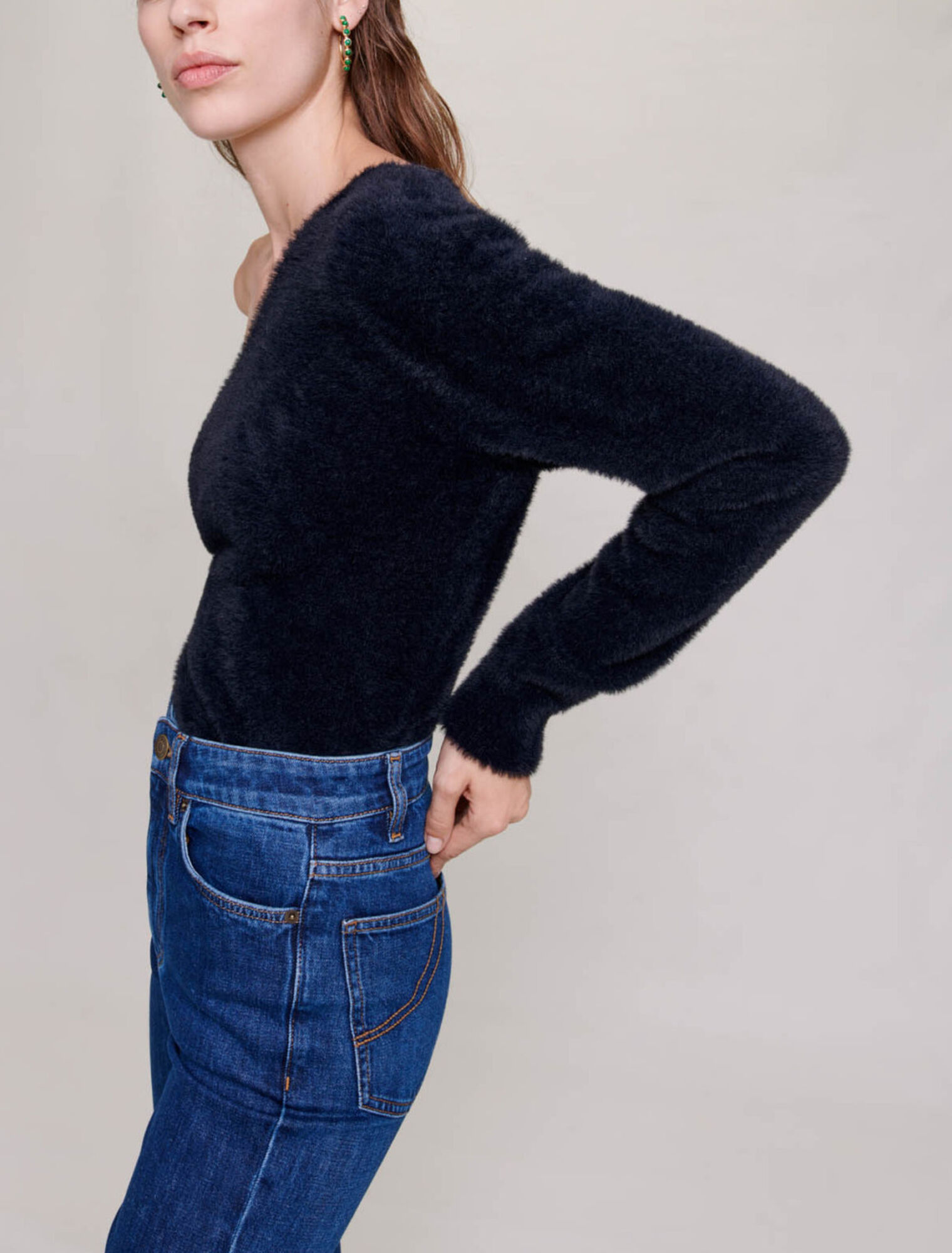 Asymmetric jumper