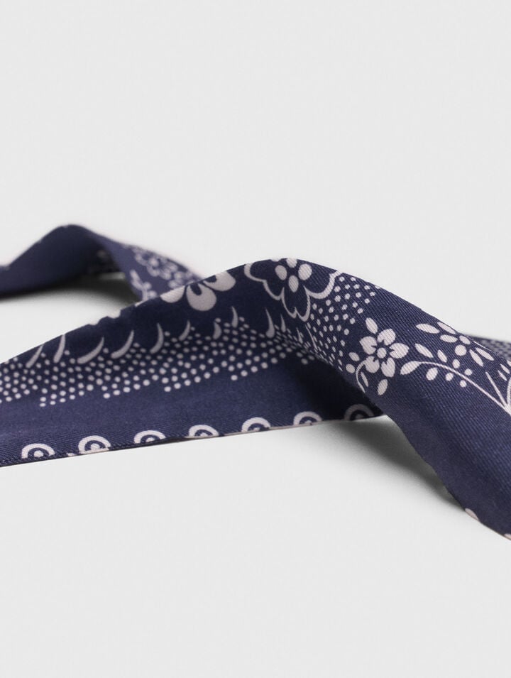 Printed scrunchie with twill