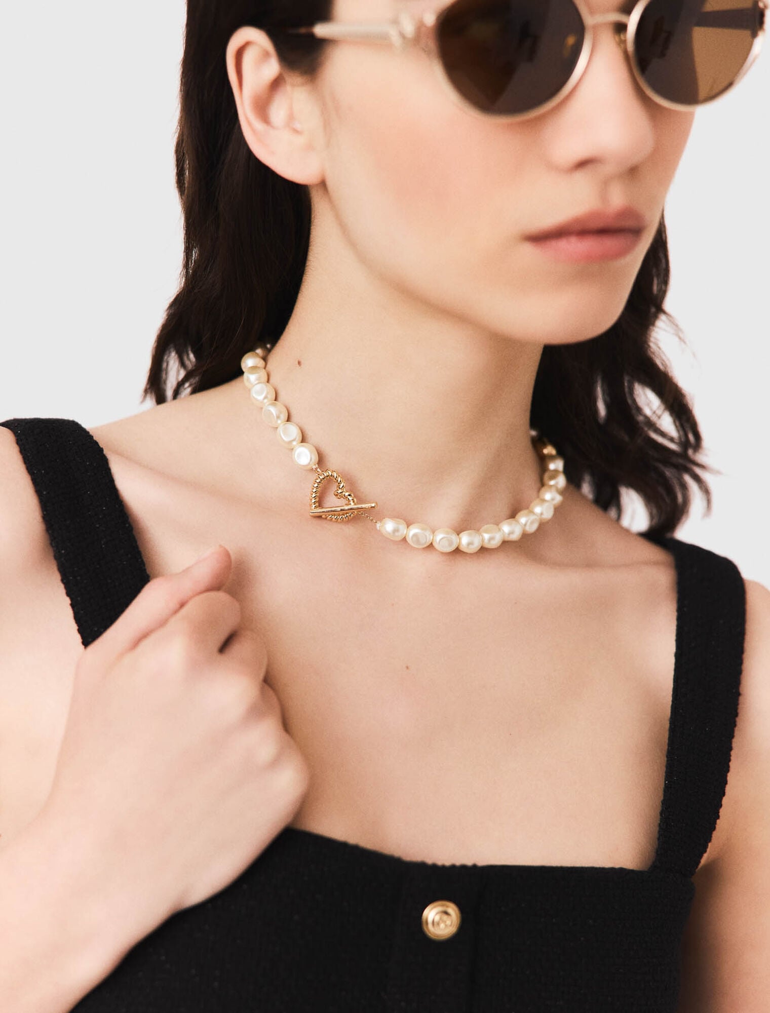 Pearl choker necklace