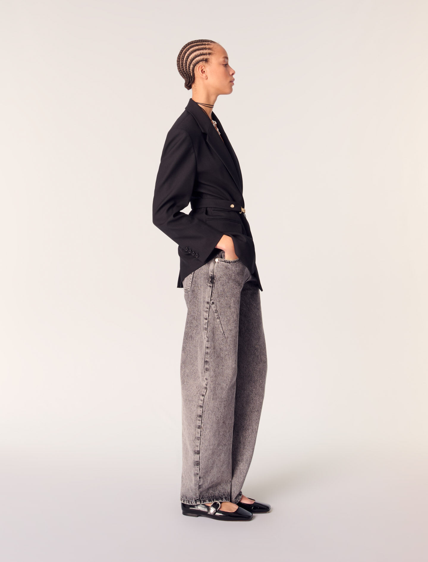 【MUCENT】 IKE SETUP SIDE BELTED BLAZER JACKET/ 追跡付 Belted suit jacket Black / Gray For Women | Maje