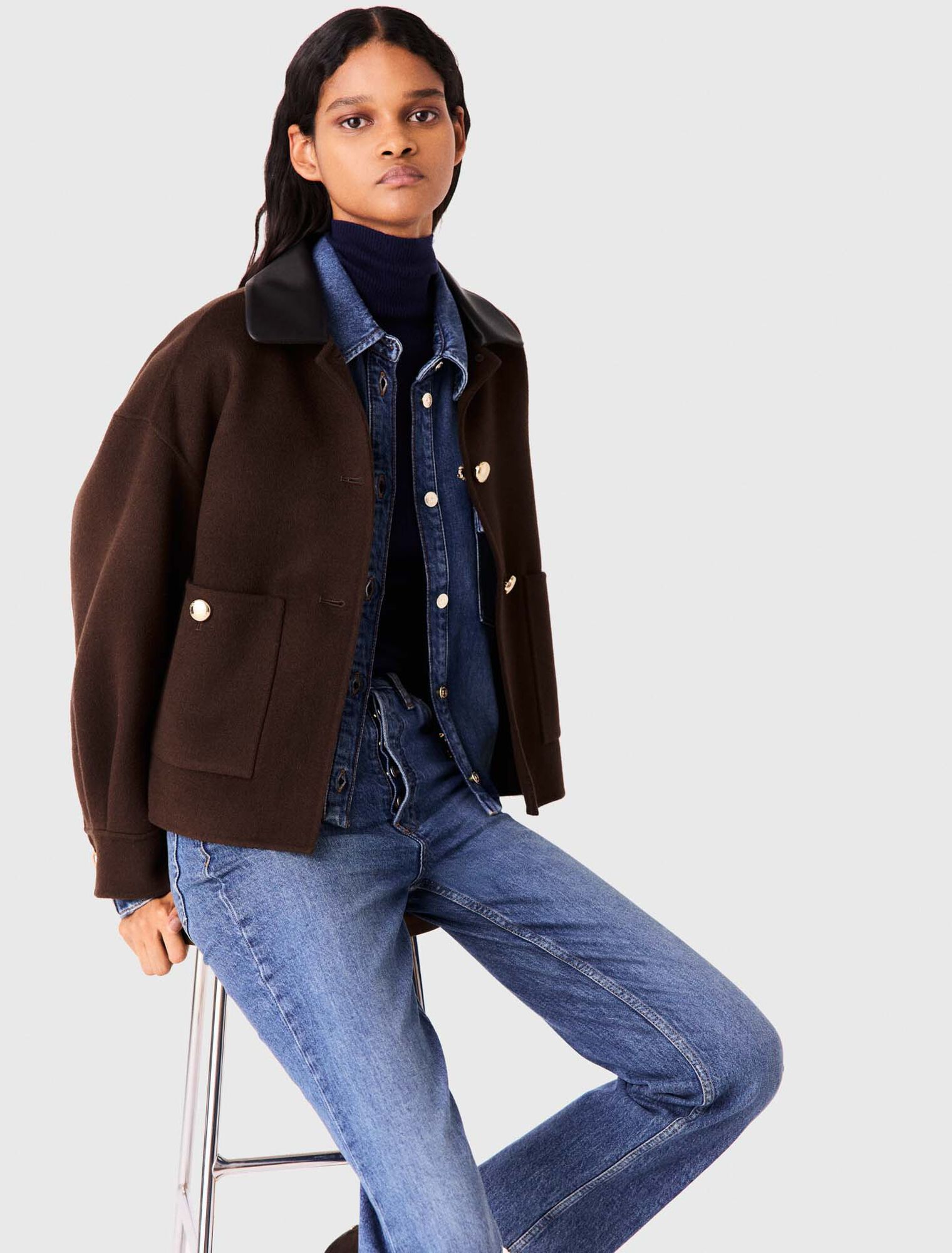 Short wool jacket with pleated back