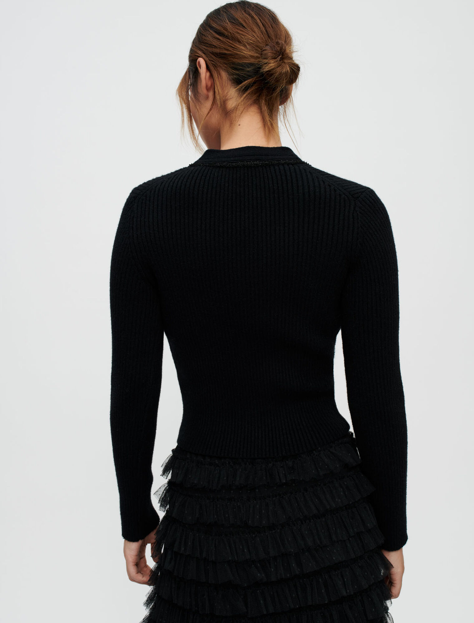 Close-fitting knit cardigan