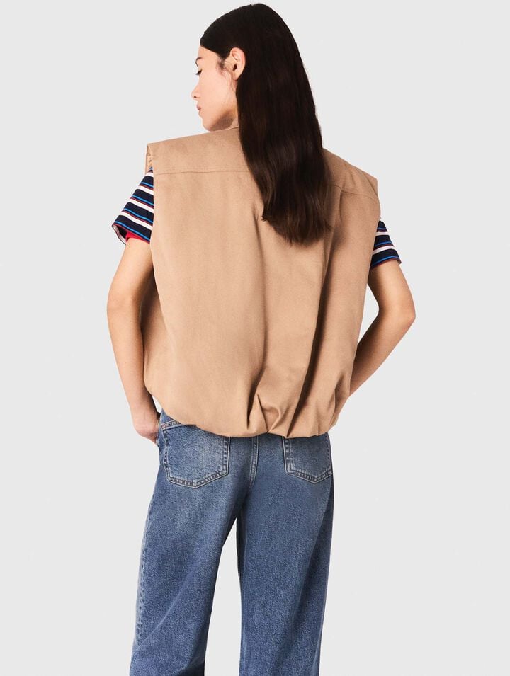 Sleeveless jacket