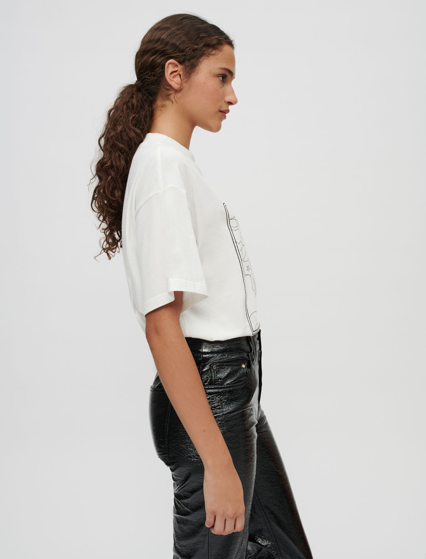 Wide T-shirt with Free Spirit embroidery