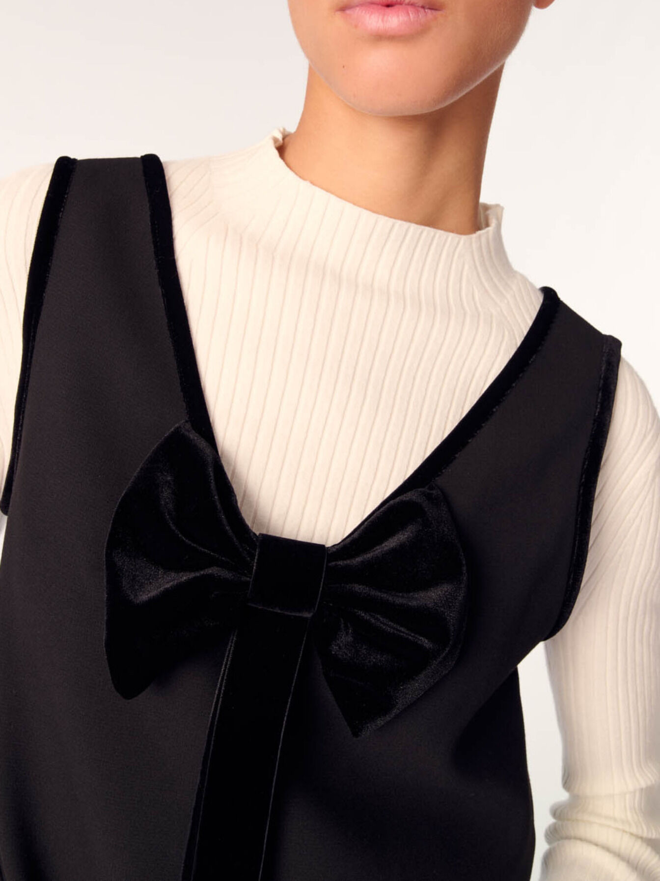 Pinafore mini dress with velvet collar