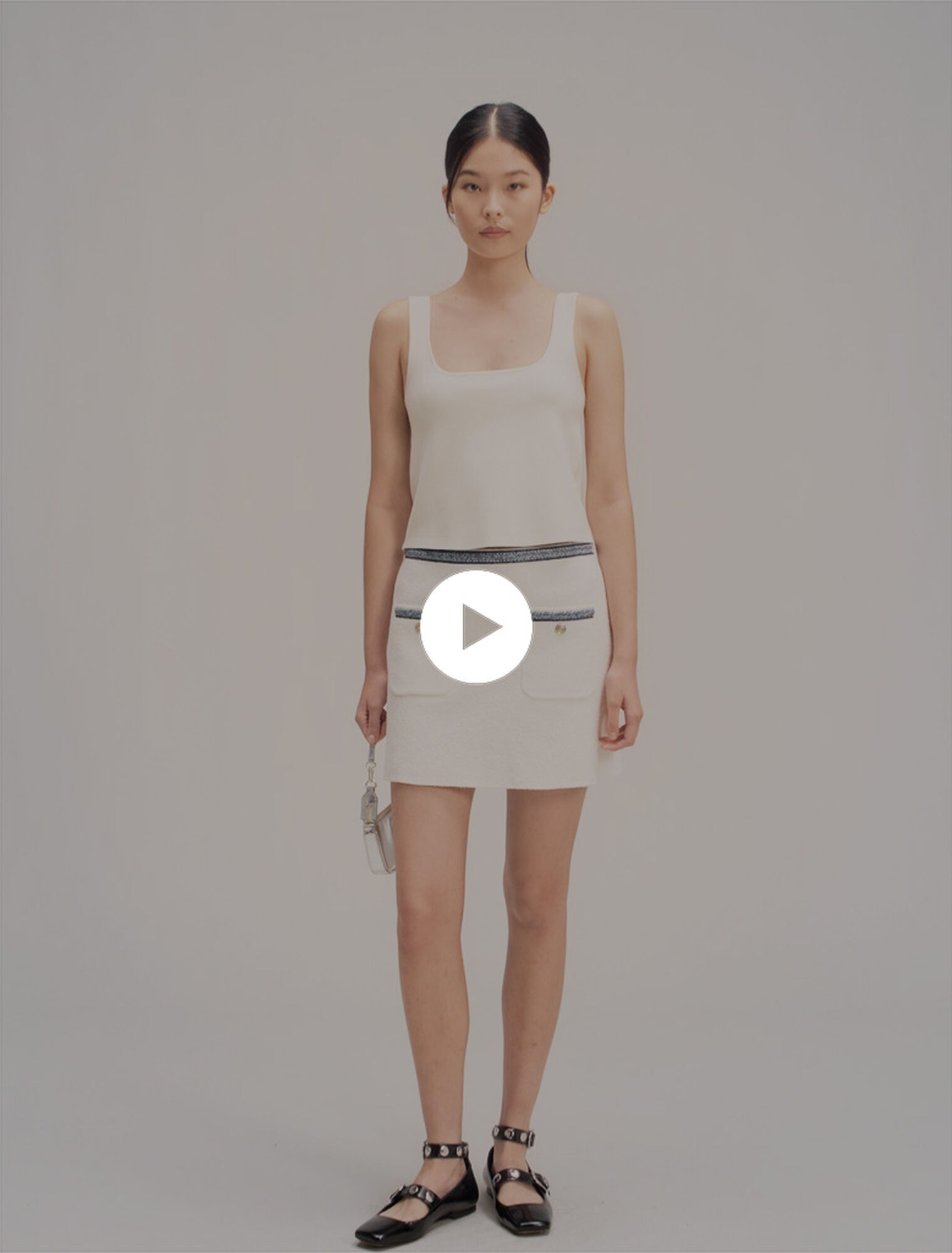 Short skirt with contrasting trim