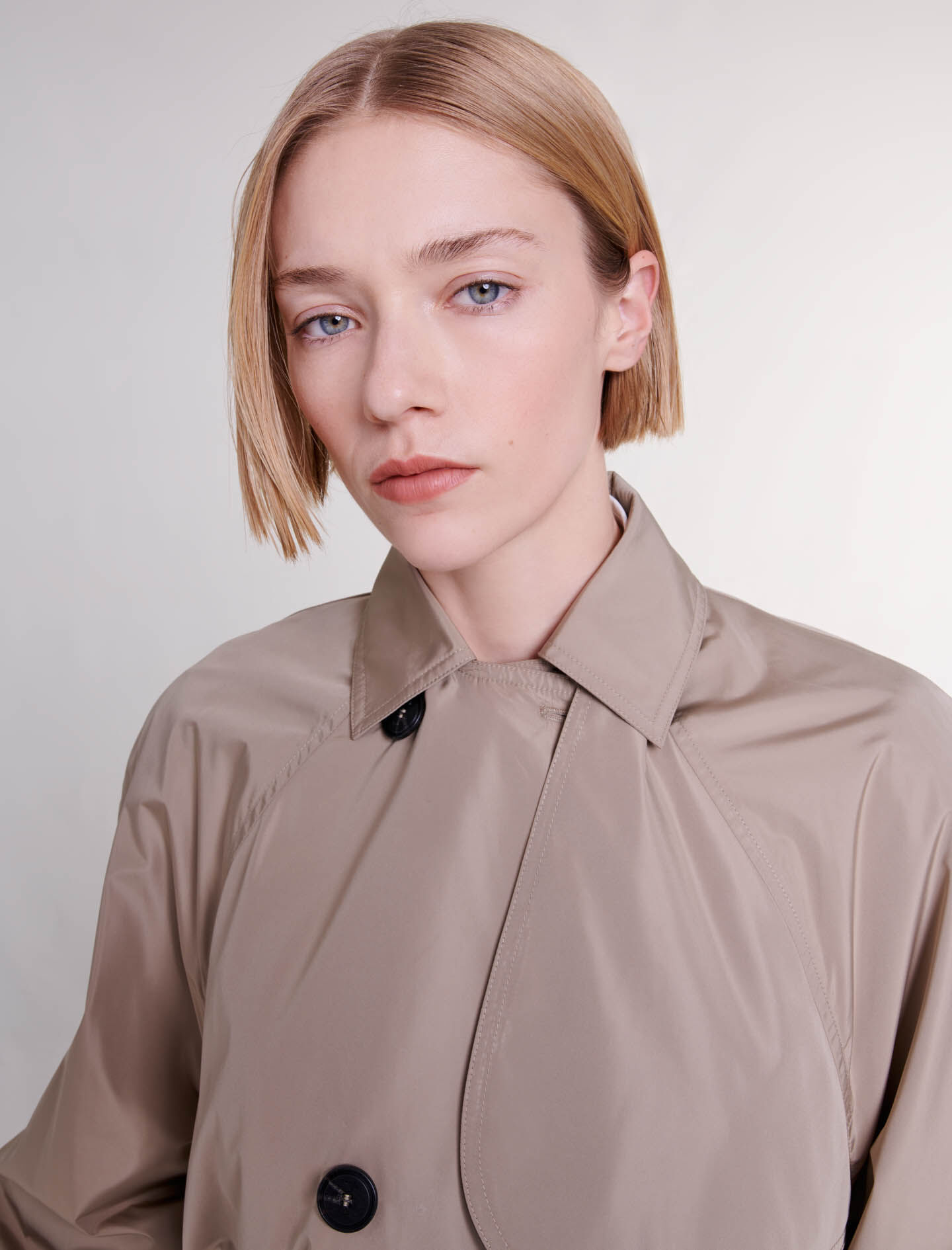 Contrast trench coat