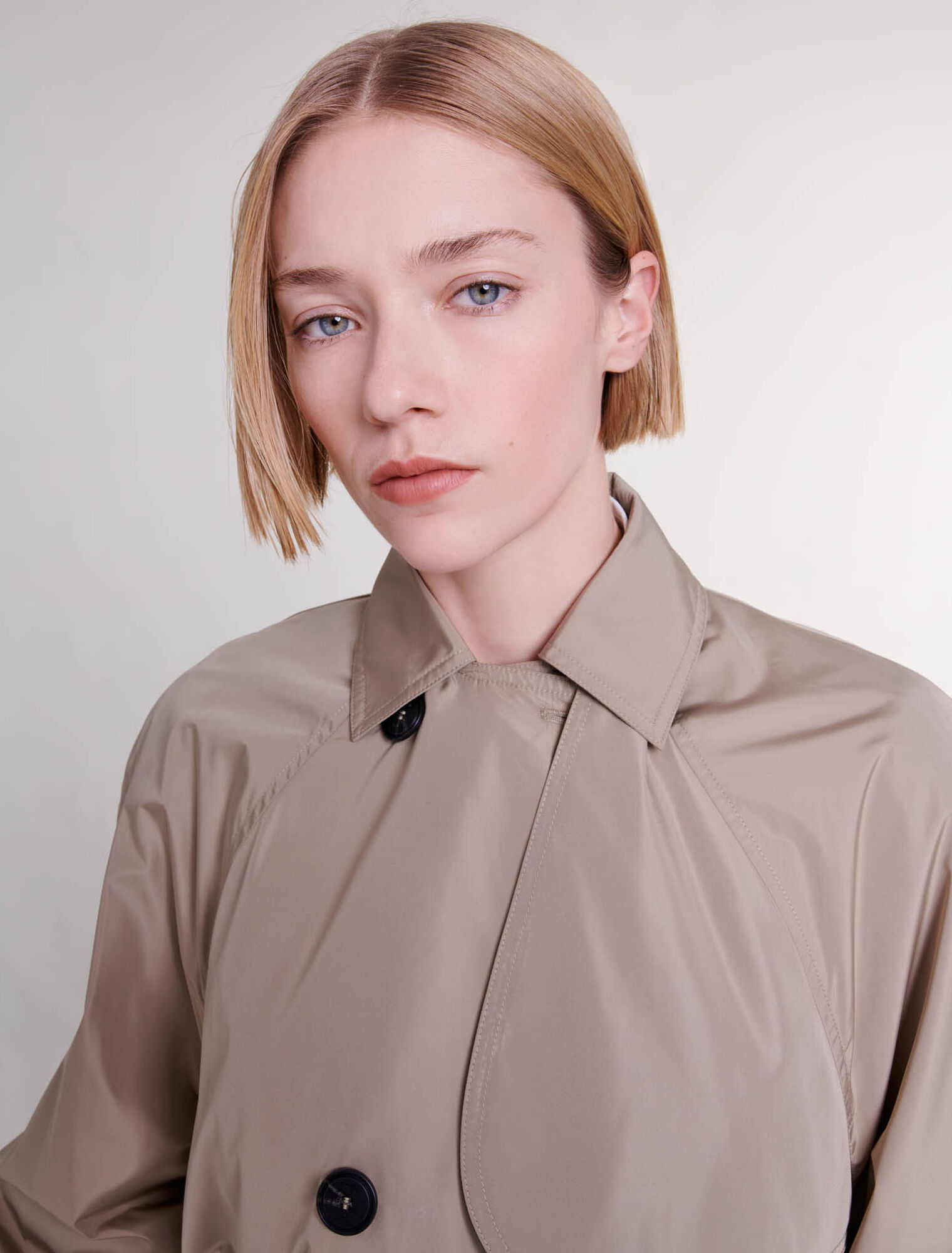 Contrast trench coat