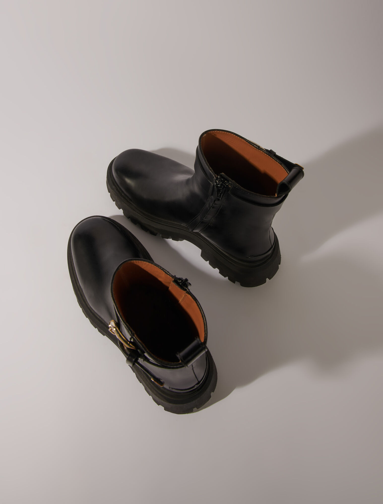 Leather ankle boots with buckles