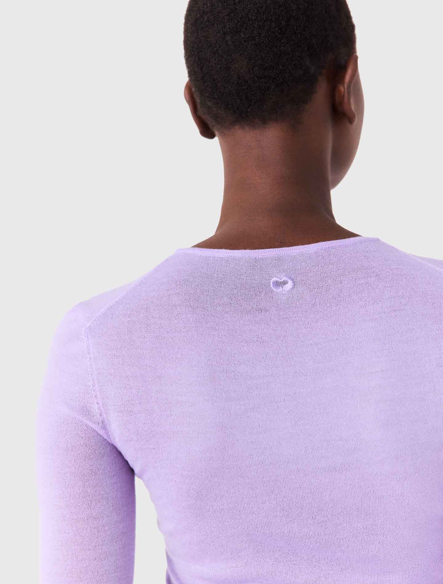 Second-skin round neck sweater