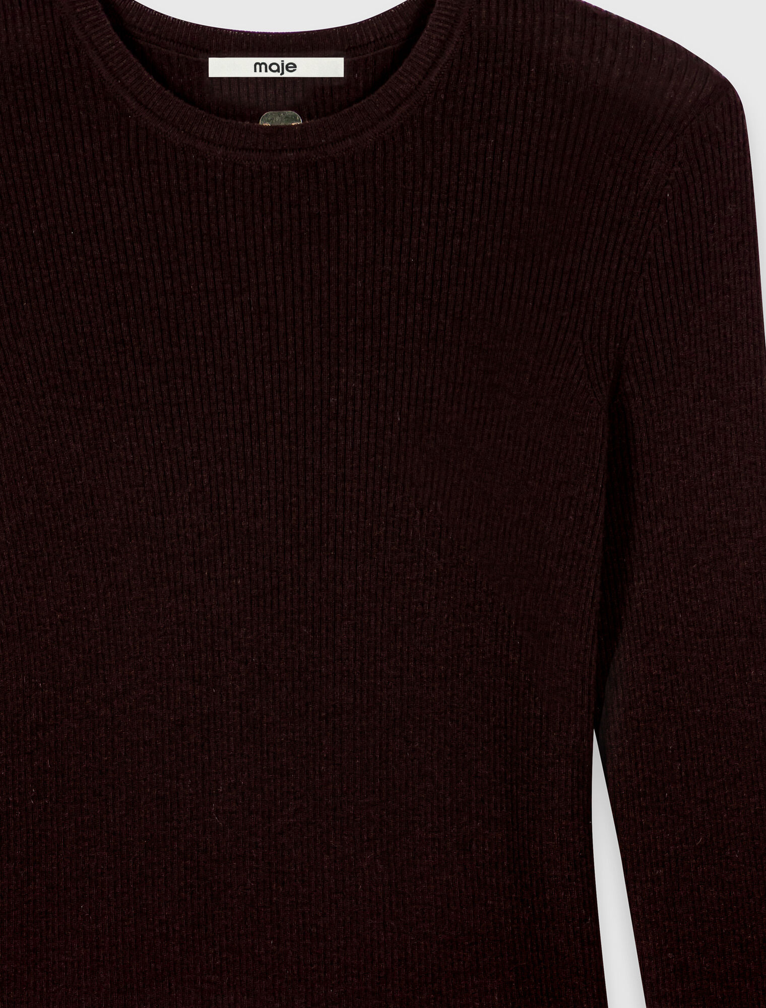 Second-skin round neck jumper