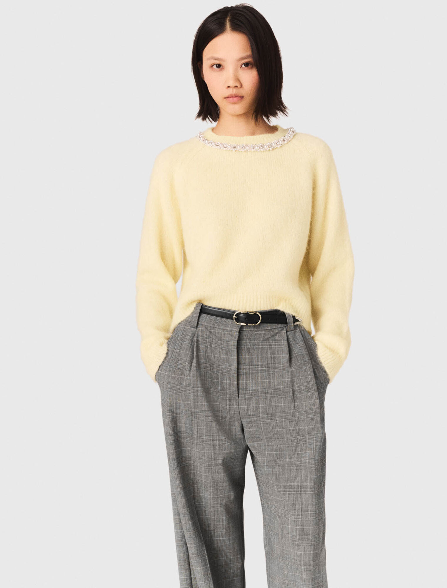 Sweater with jewelry collar