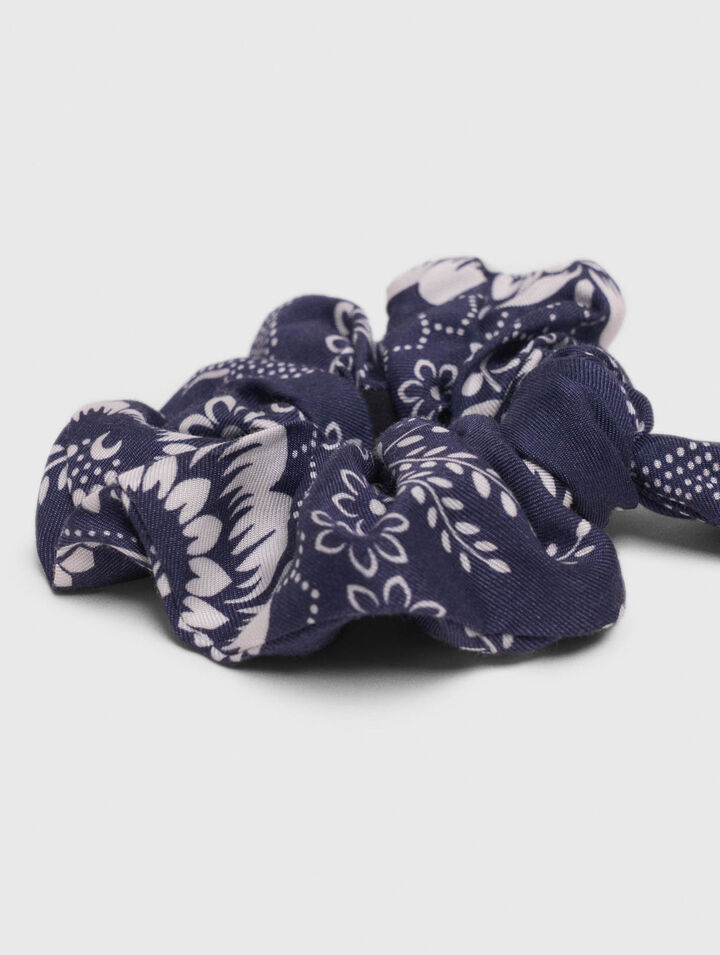 Printed scrunchie with twill