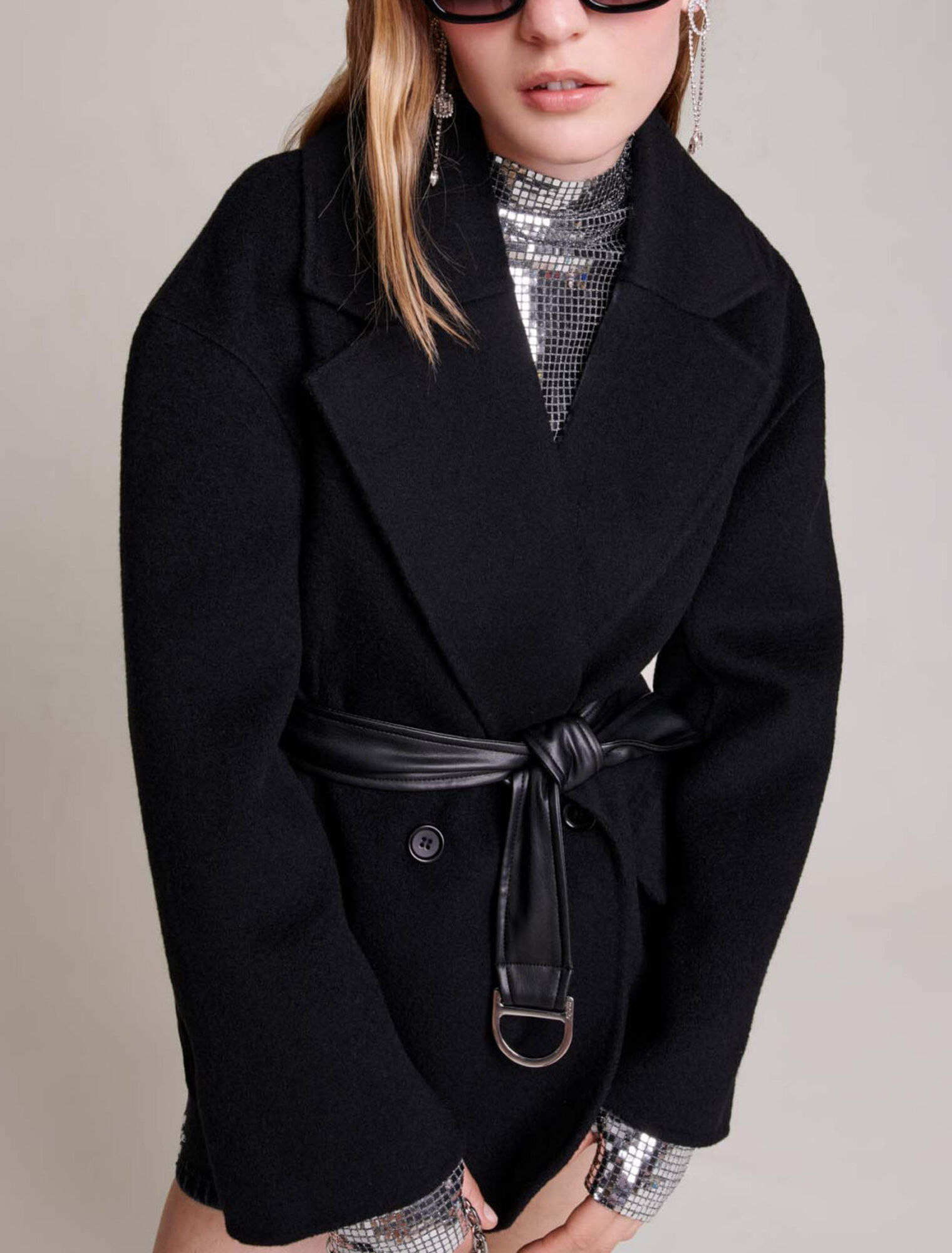 Short tied coat