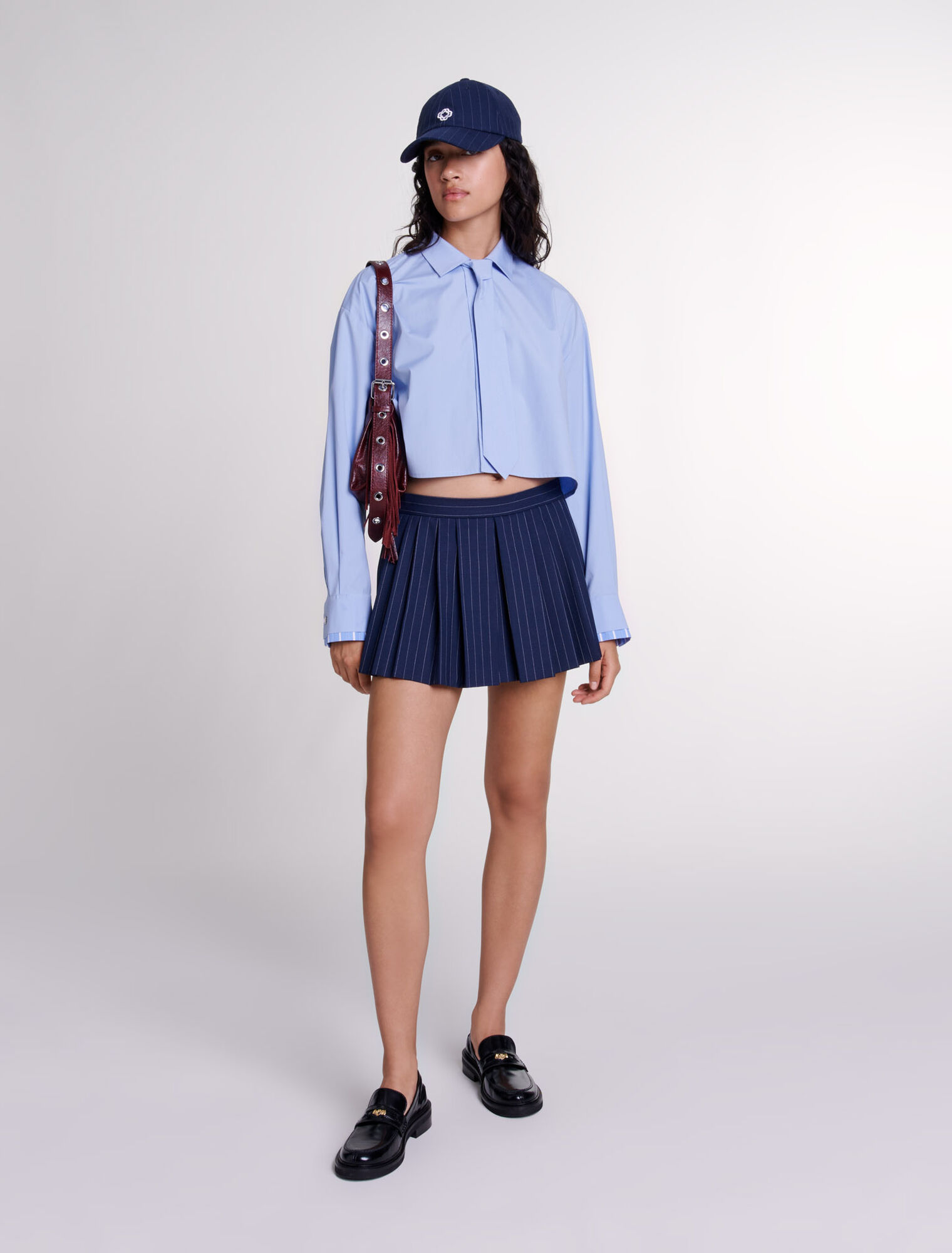 Shirt with removable tie 