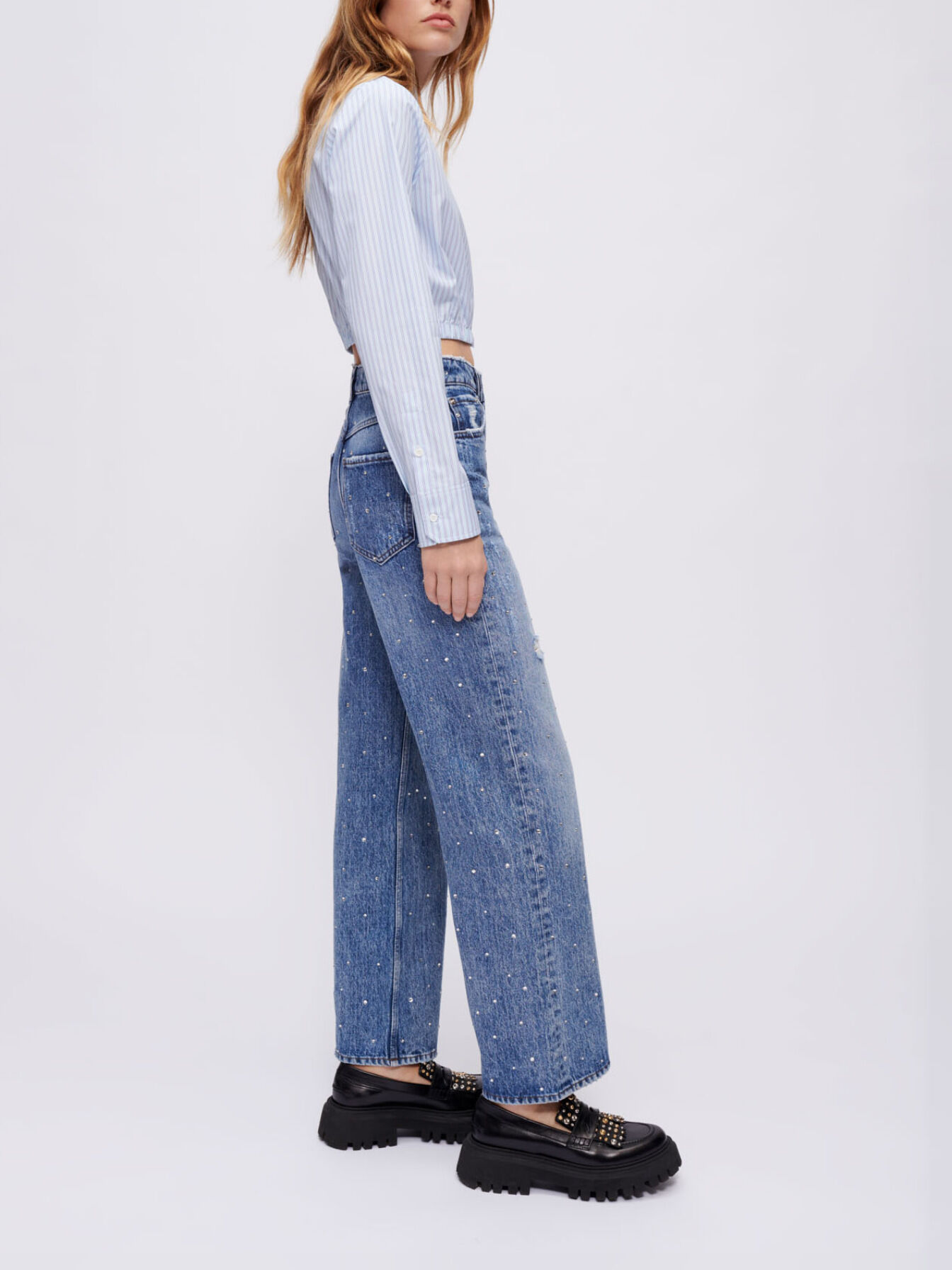 High-waisted jeans with rhinestones