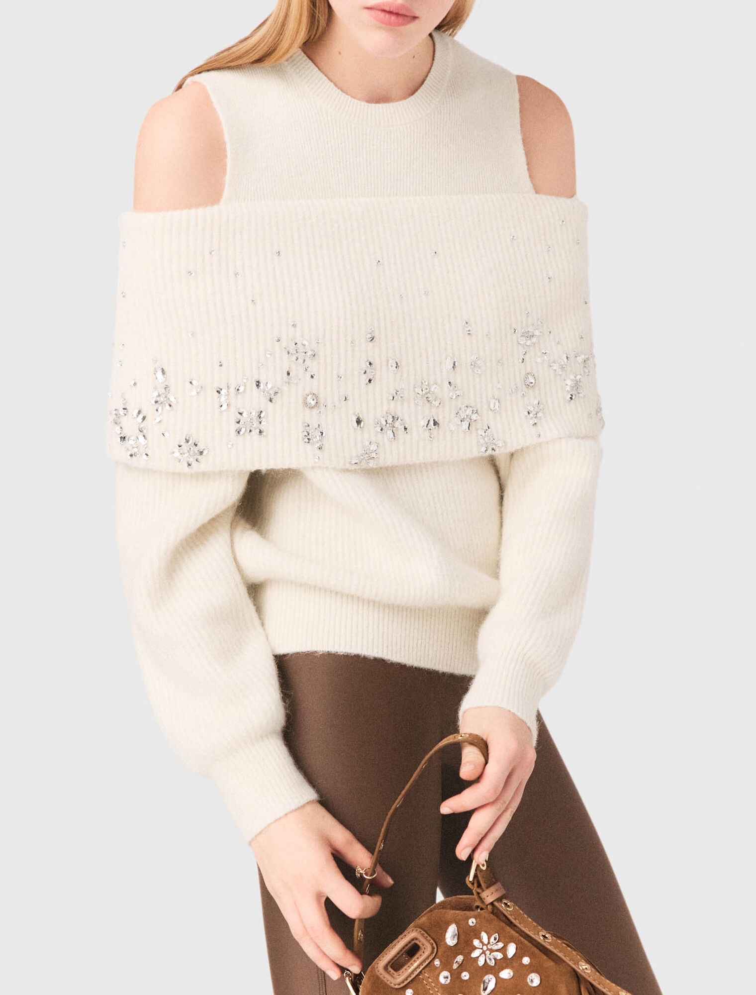Off-the-shoulder jumper with jewellery Off-the-shoulder jumper with jewellery