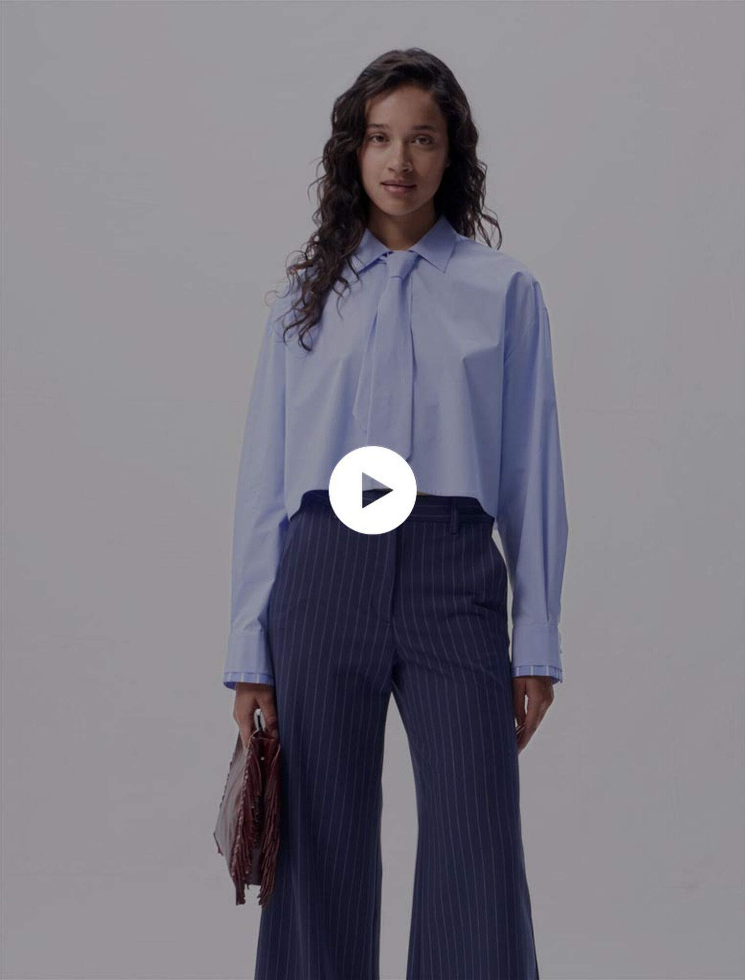 Shirt with removable tie 