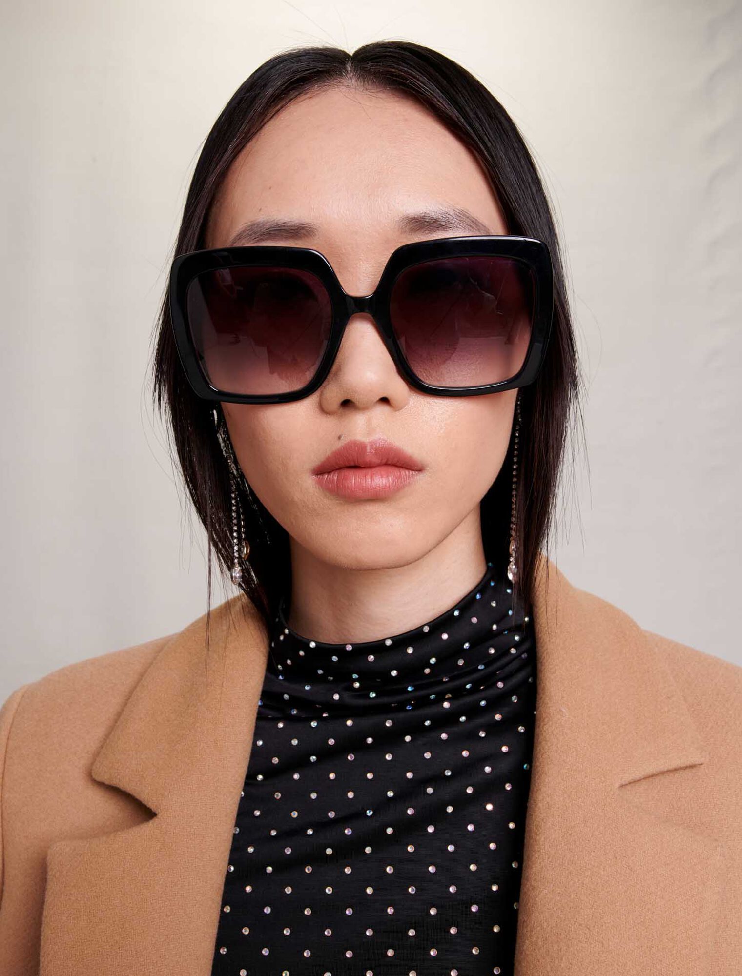 Structured mid-length coat