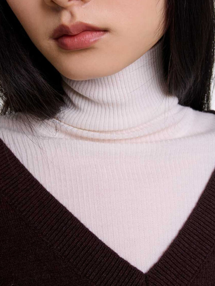 V-neck jumper