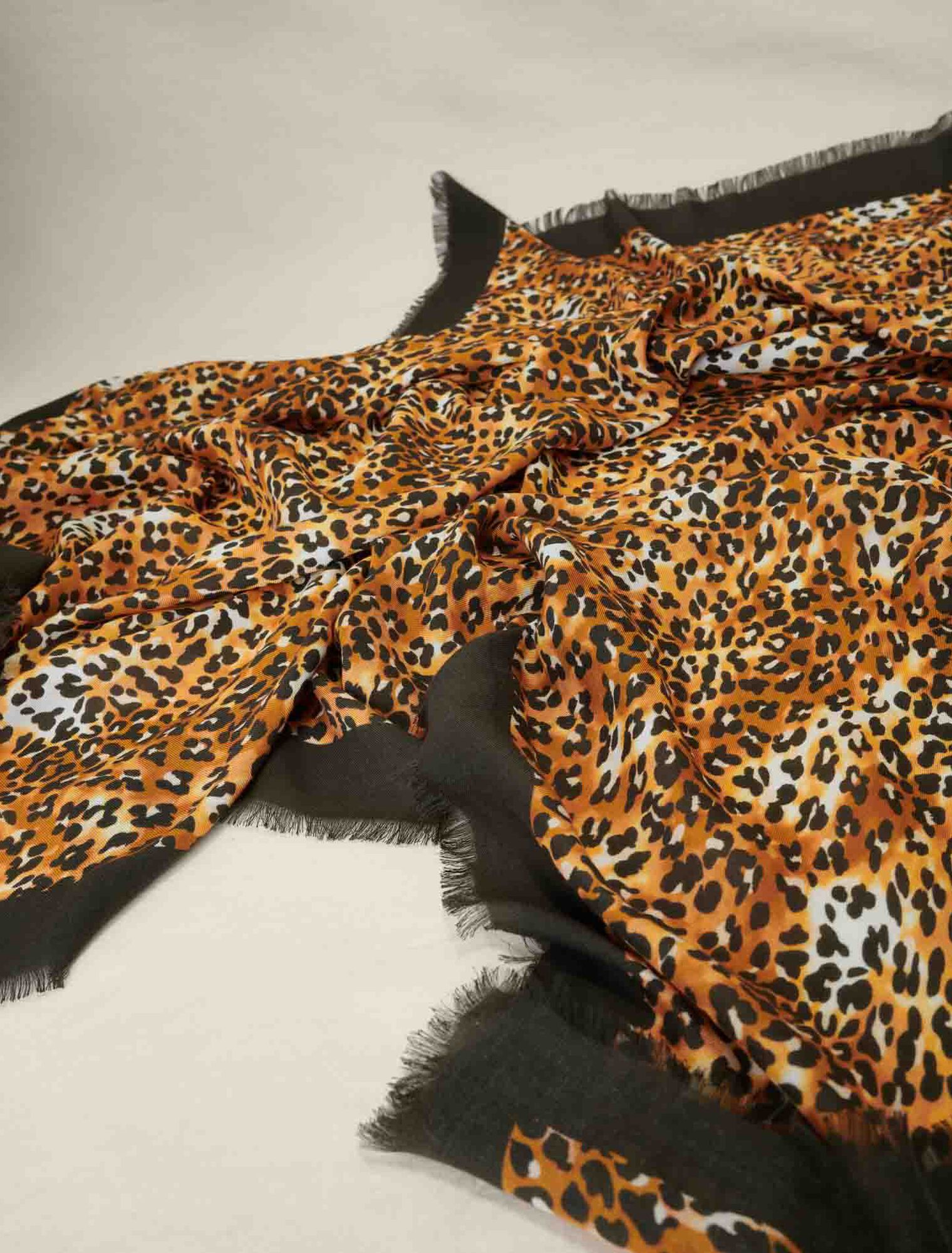 Leopard-print scarf