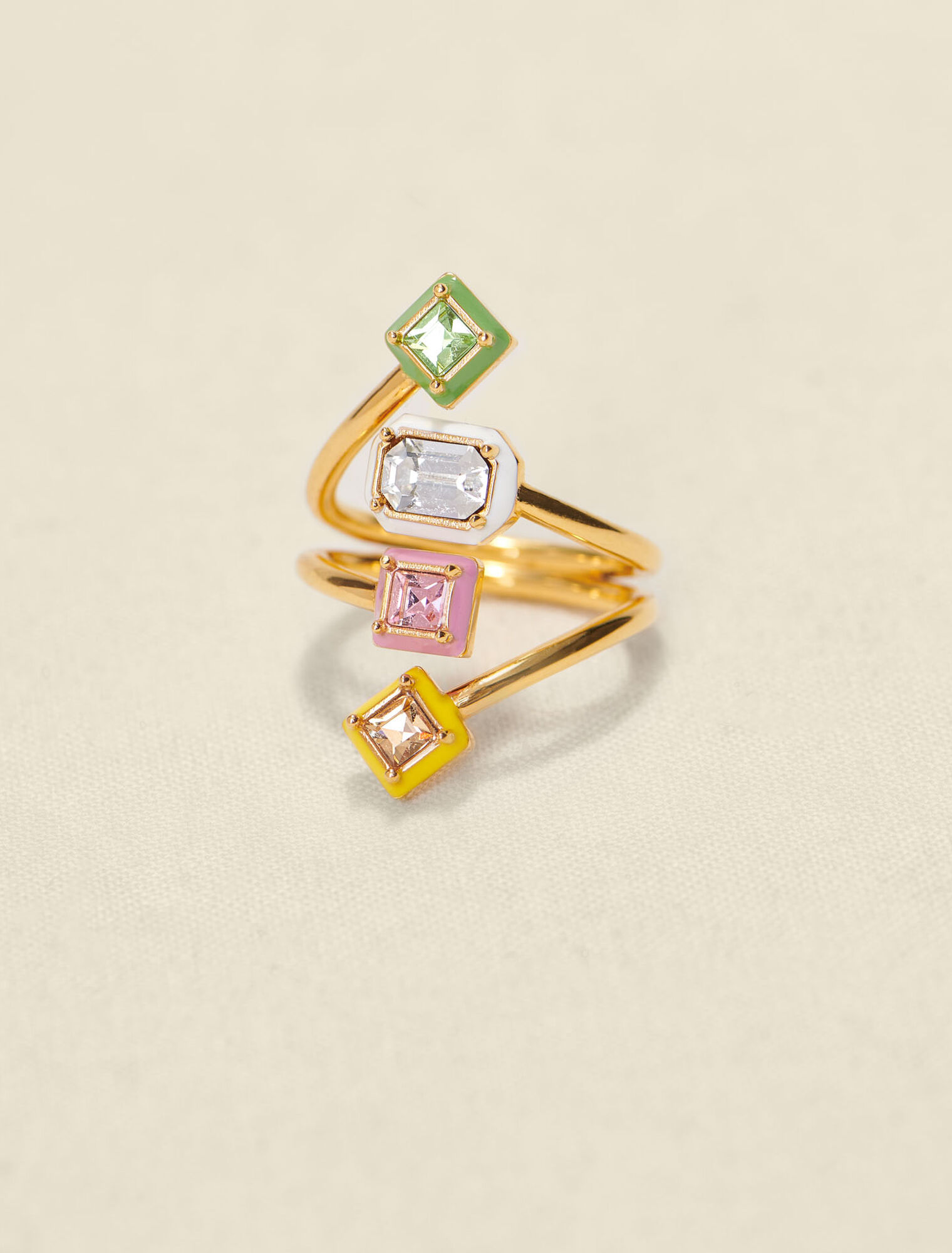 Ring with rhinestones and enamel