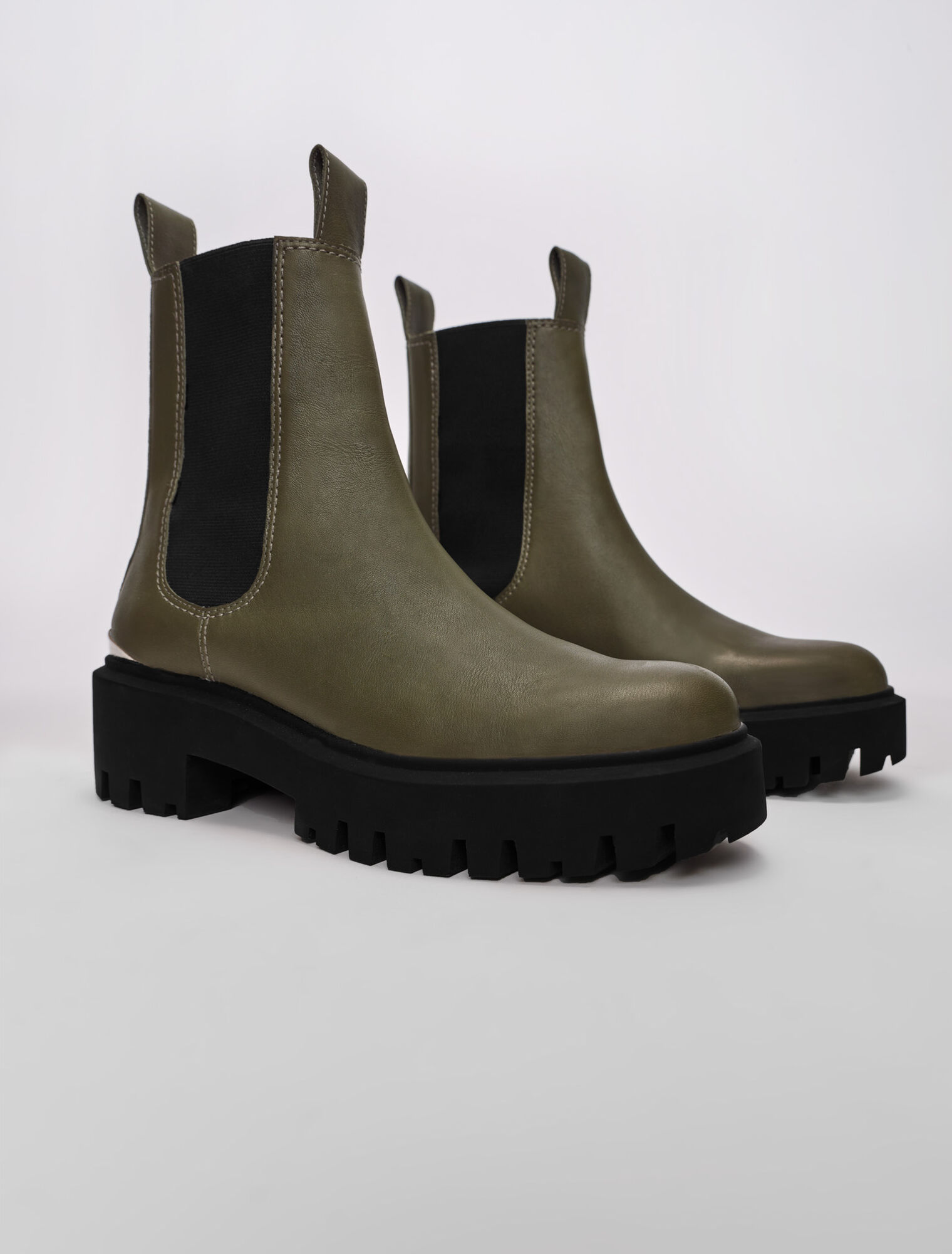 Platform Chelsea boots