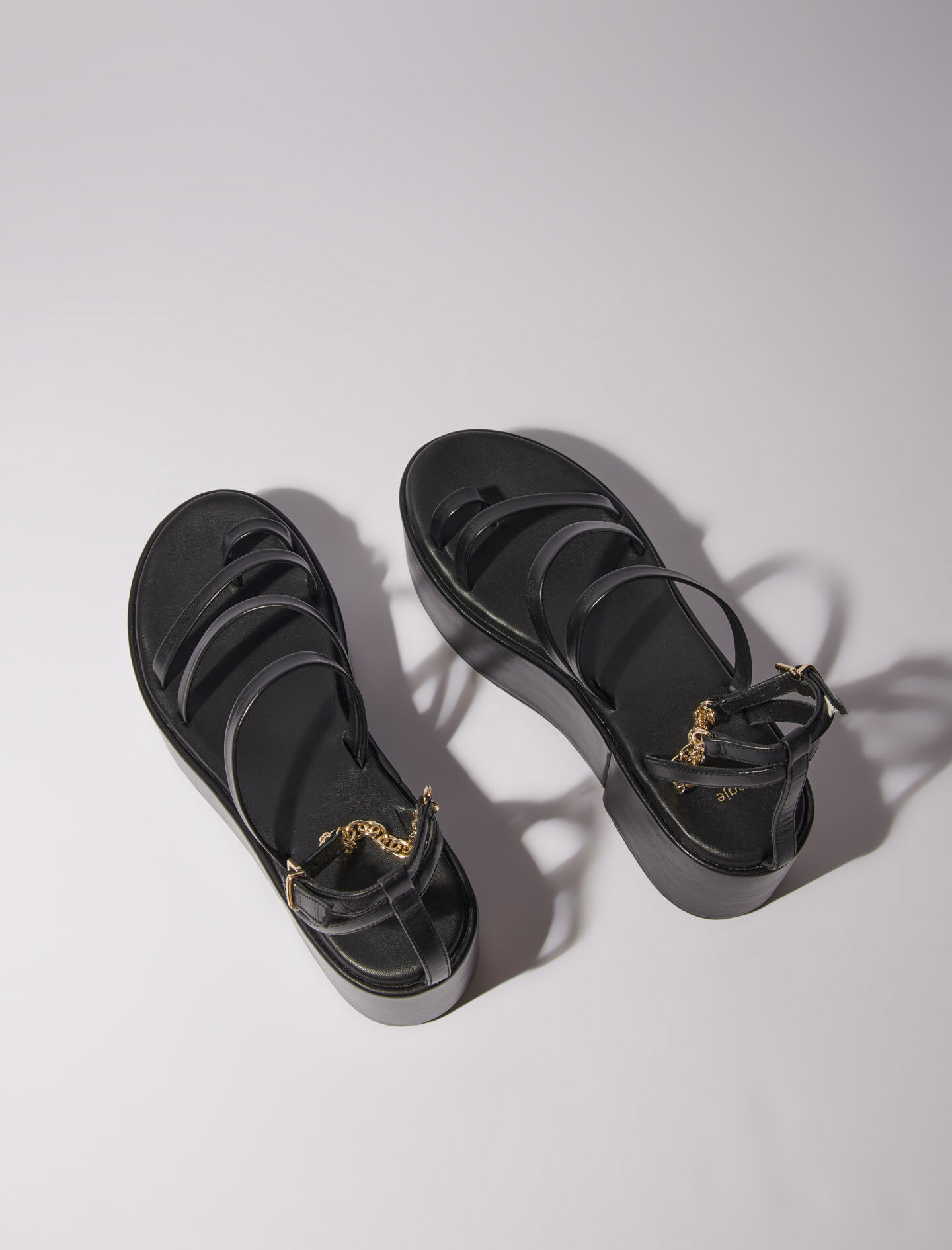 MAJE レザー チェーン付き プラットフォームサンダル Leather platform sandals Black / Gray For Women | Maje