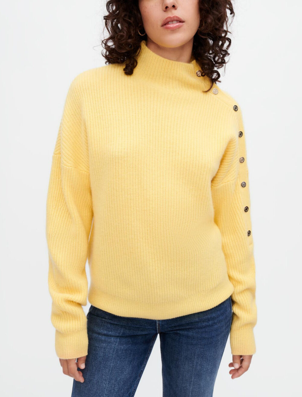 Cashmere pullover with gold fasteners