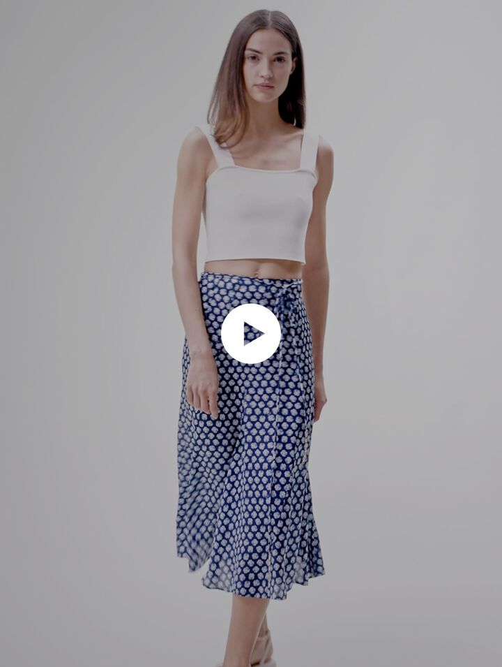 Mid-length satin-effect skirt