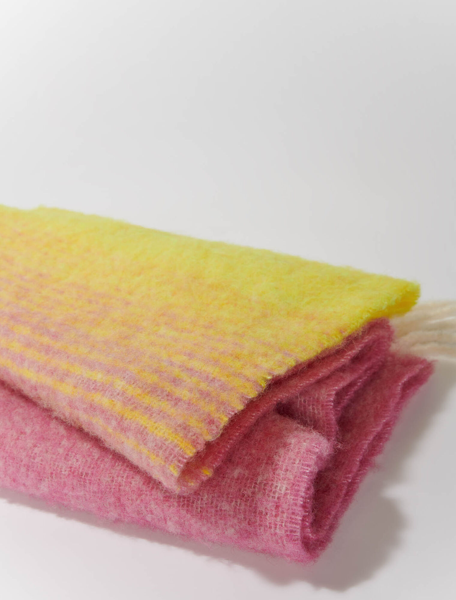 Two-tone scarf