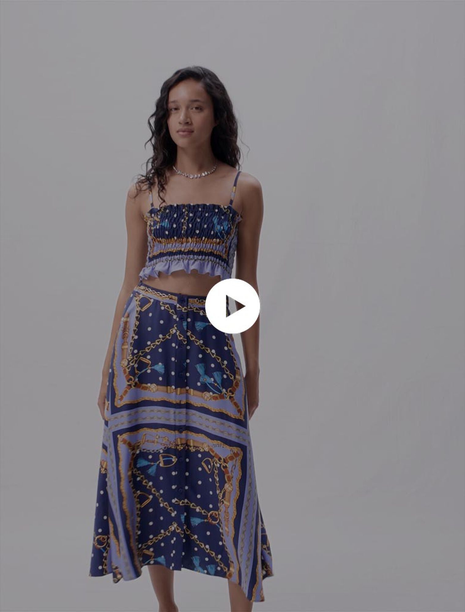 Satin-effect patterned short skirt 