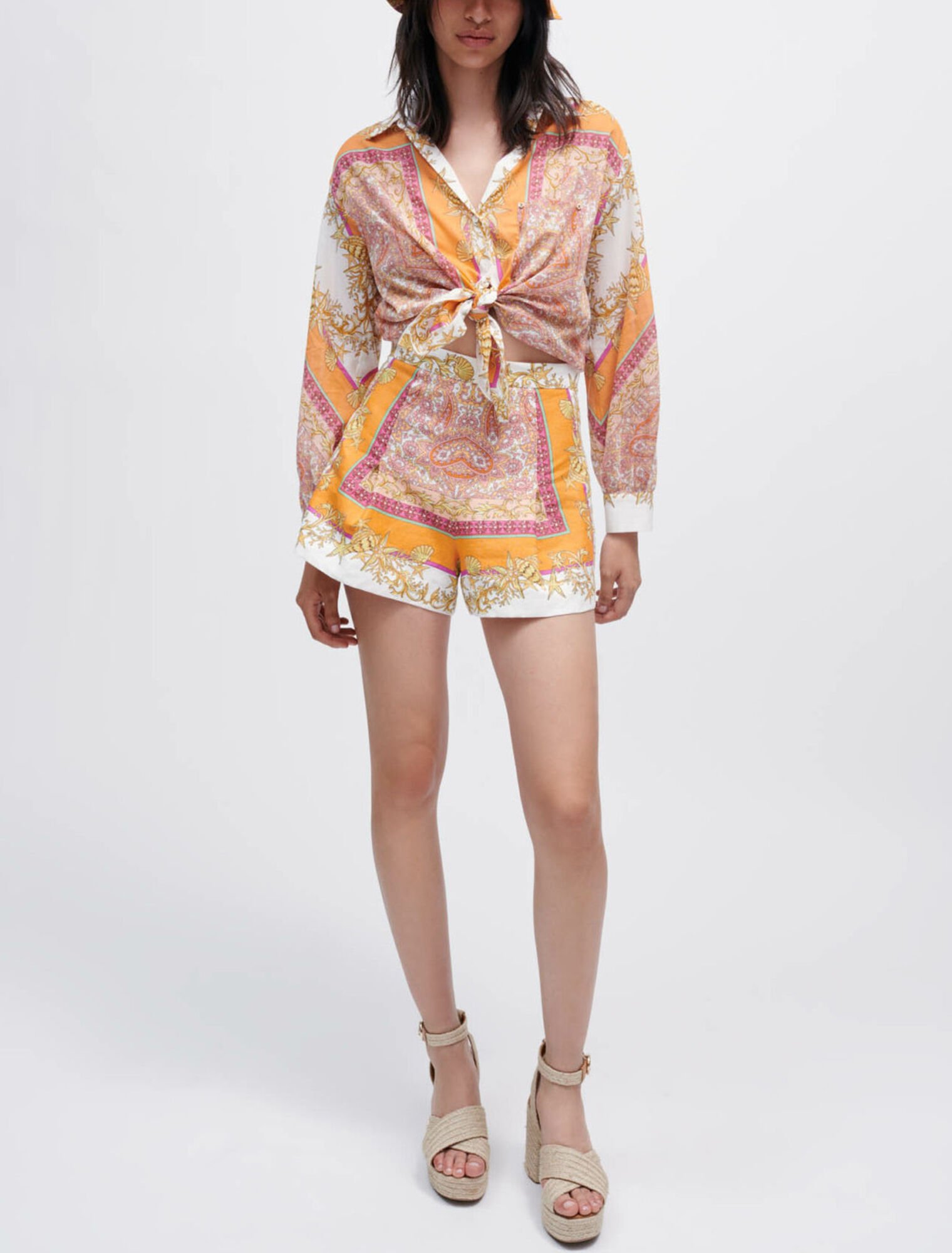 Linen shorts with scarf print