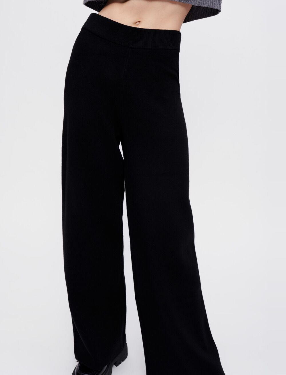 Black wide-leg knitted pants