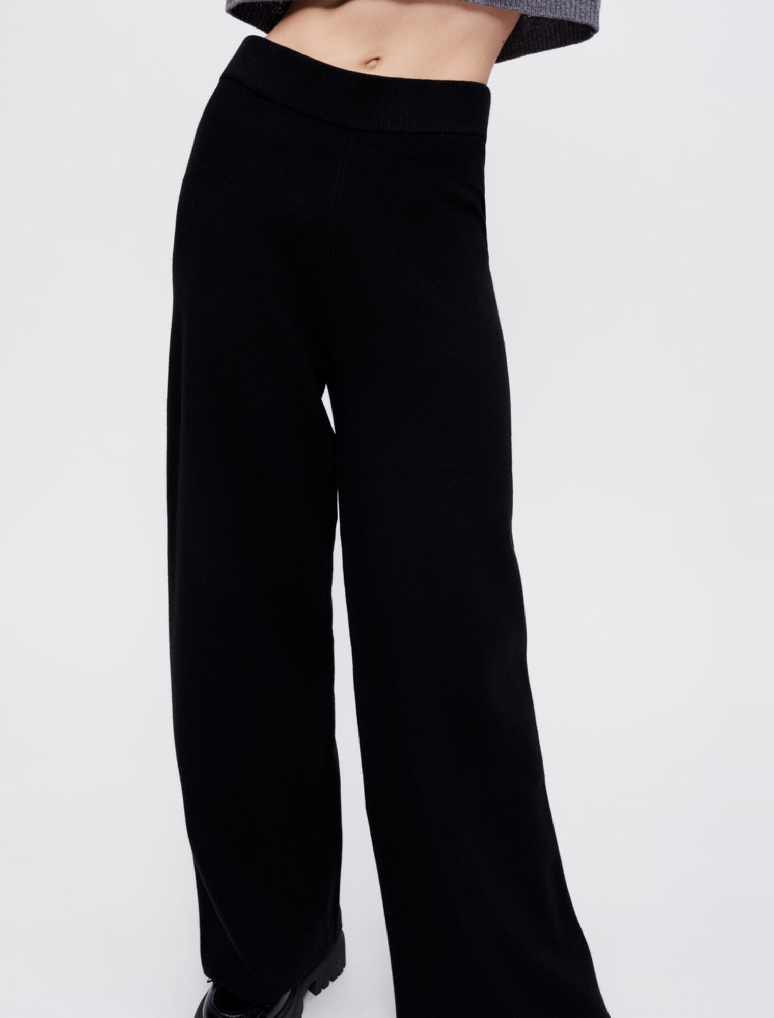 Black wide-leg knitted pants